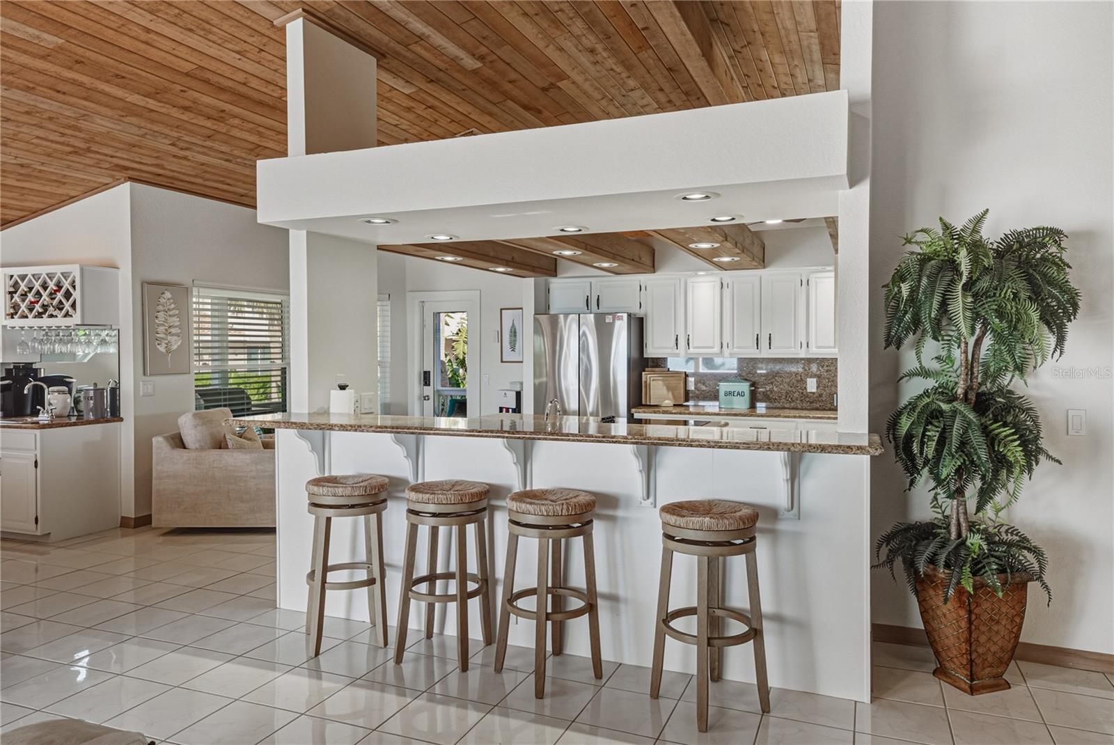 Listing photo id 25 for 723 Pinta Drive