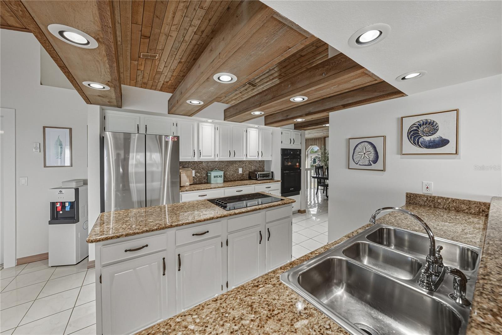 Listing photo id 26 for 723 Pinta Drive