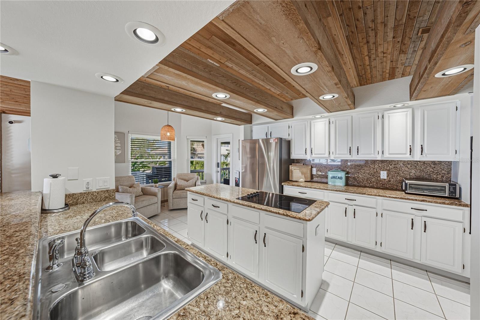 Listing photo id 27 for 723 Pinta Drive