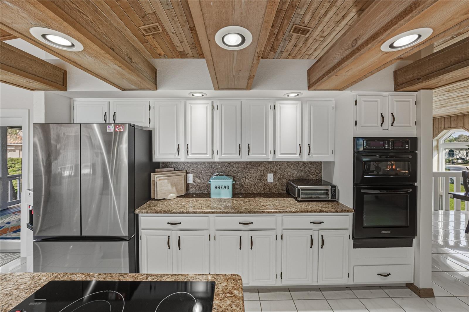 Listing photo id 28 for 723 Pinta Drive