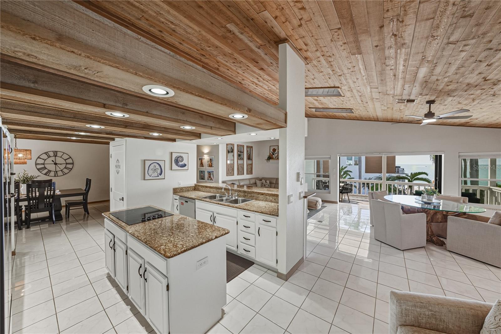 Listing photo id 32 for 723 Pinta Drive