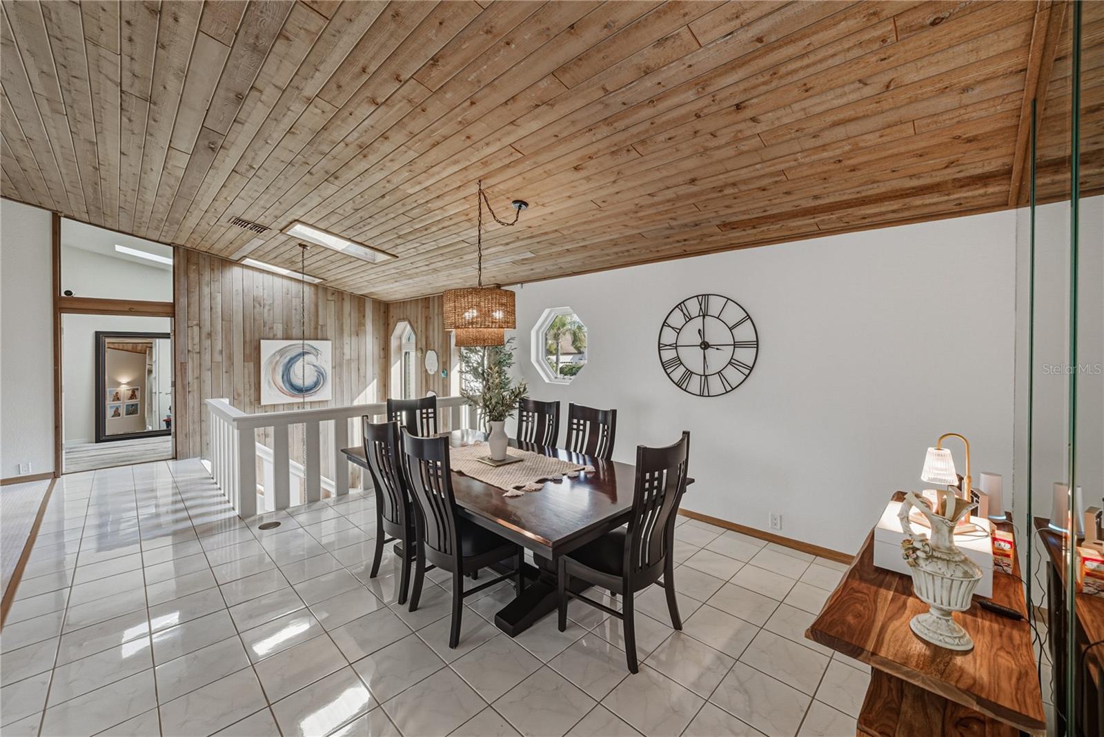 Listing photo id 37 for 723 Pinta Drive