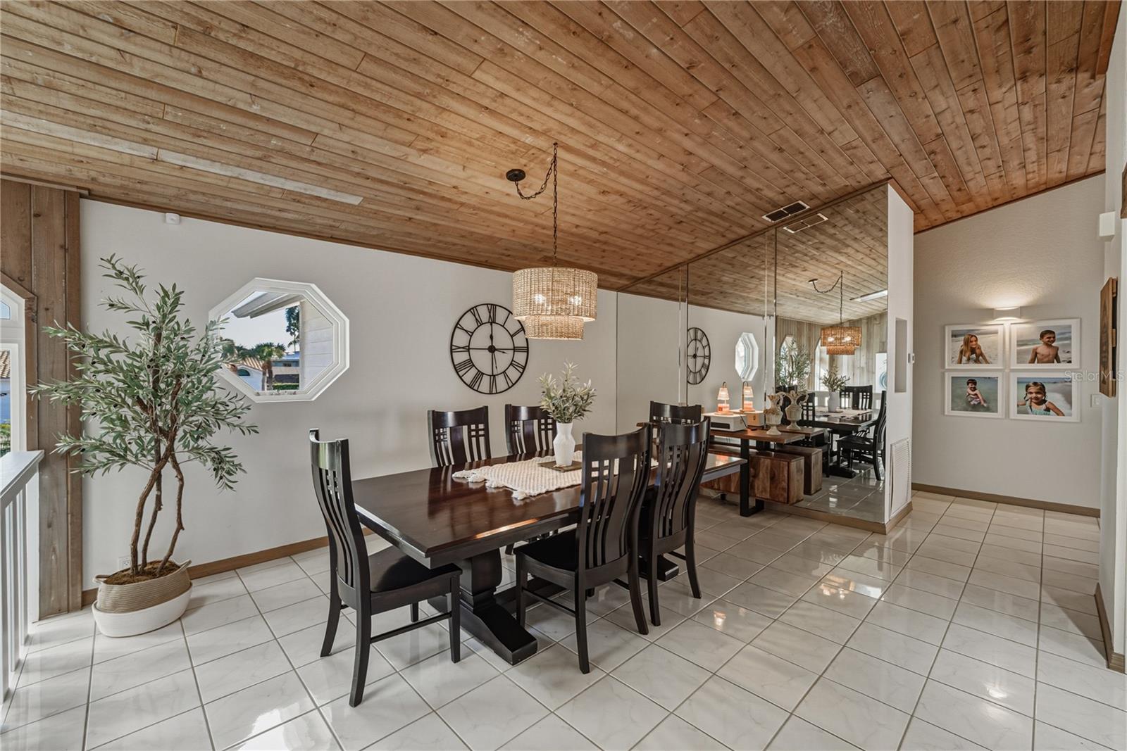 Listing photo id 38 for 723 Pinta Drive