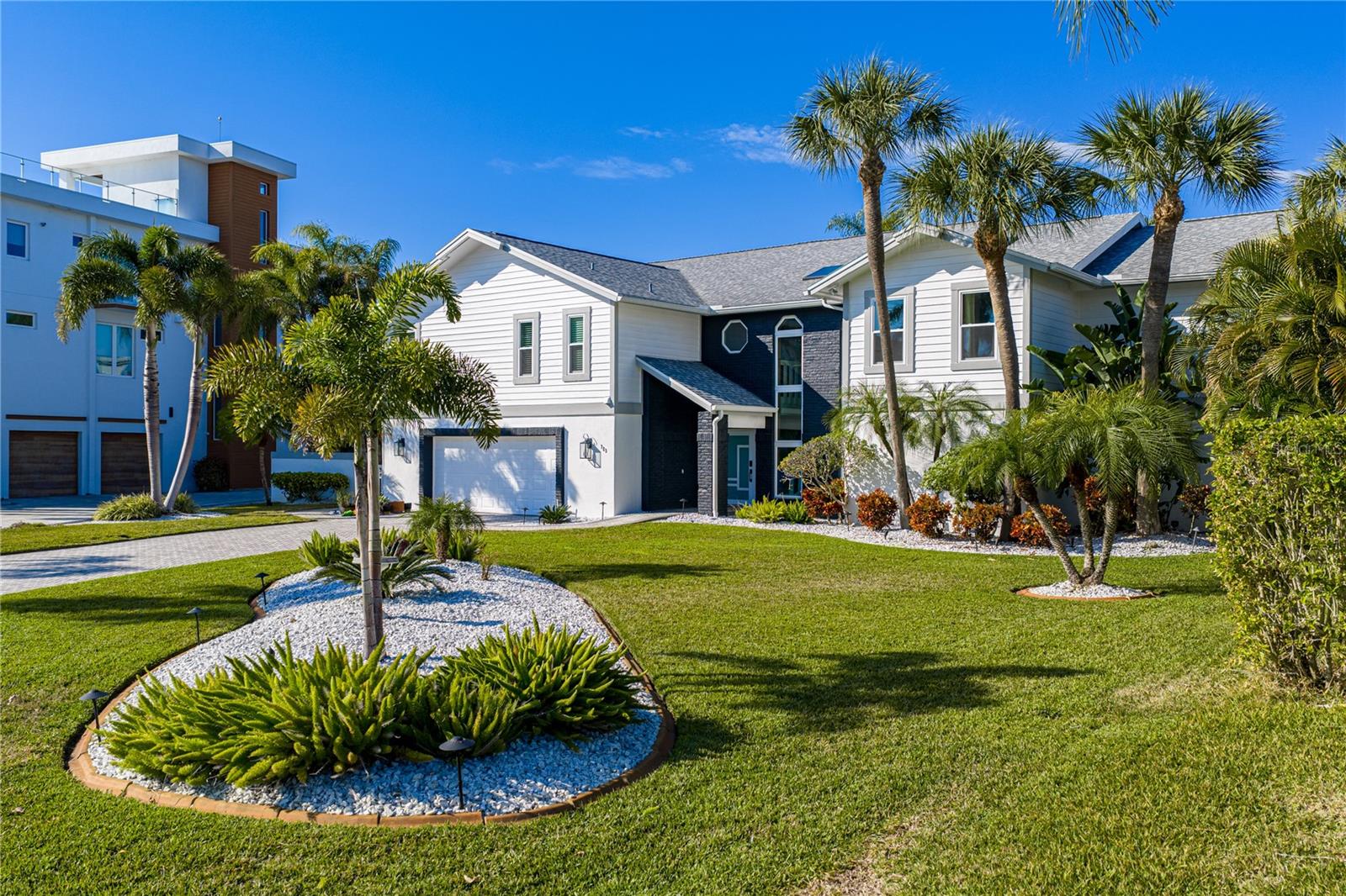 Listing photo id 3 for 723 Pinta Drive