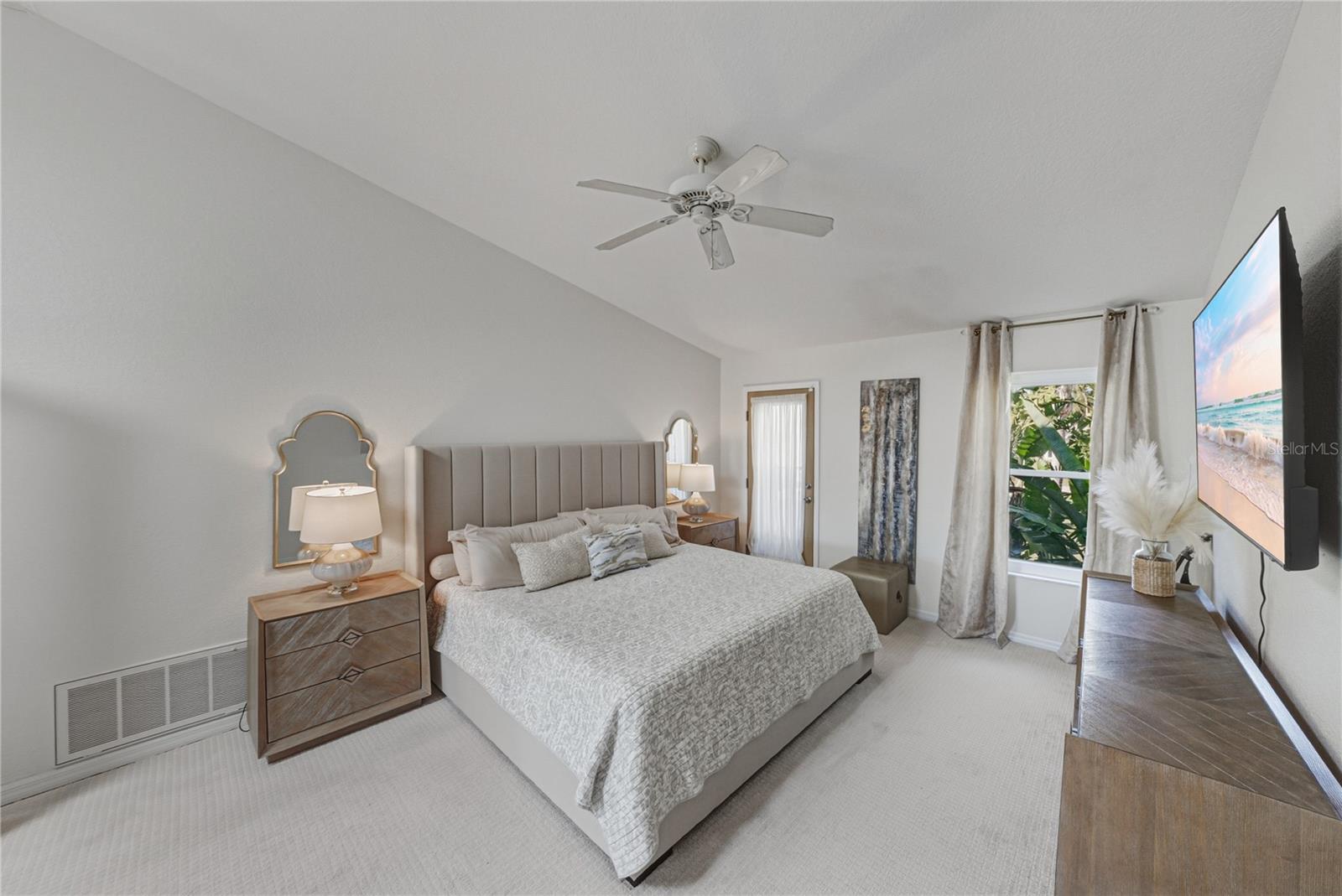 Listing photo id 48 for 723 Pinta Drive