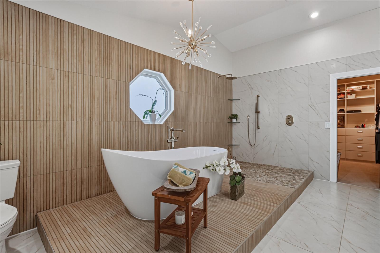 Listing photo id 50 for 723 Pinta Drive