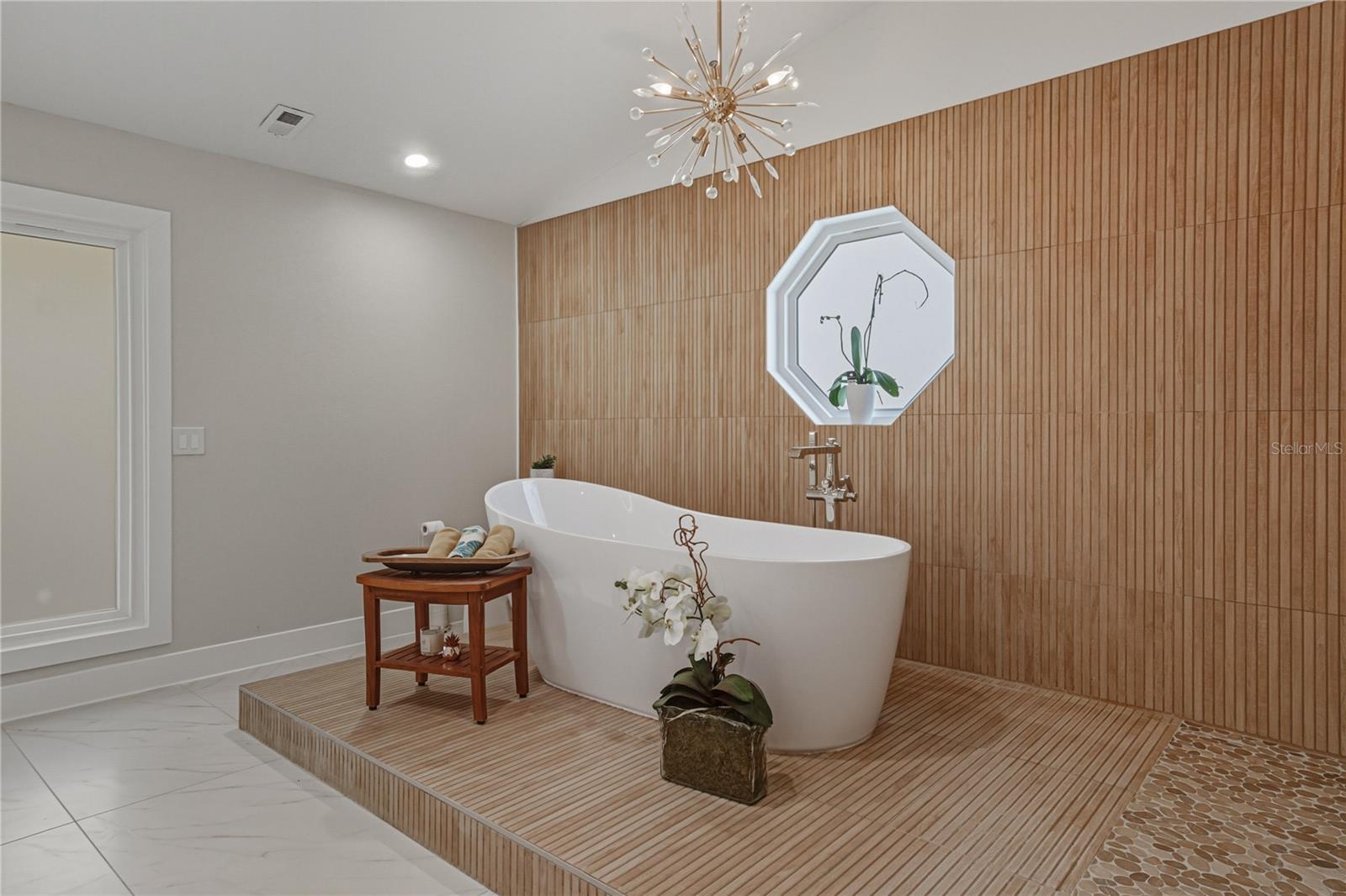 Listing photo id 51 for 723 Pinta Drive