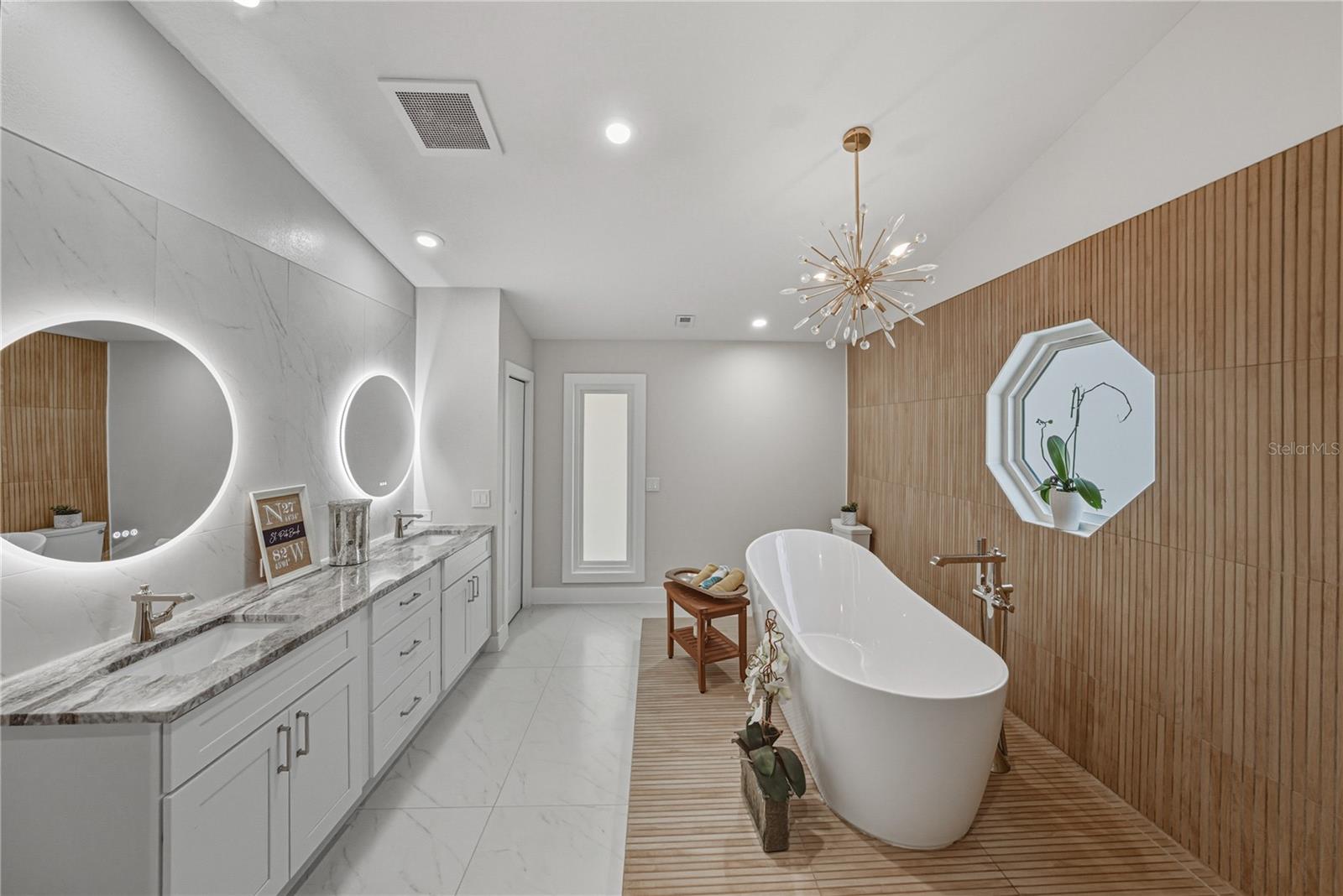 Listing photo id 53 for 723 Pinta Drive