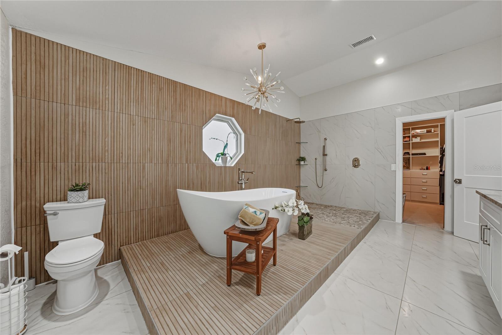 Listing photo id 54 for 723 Pinta Drive