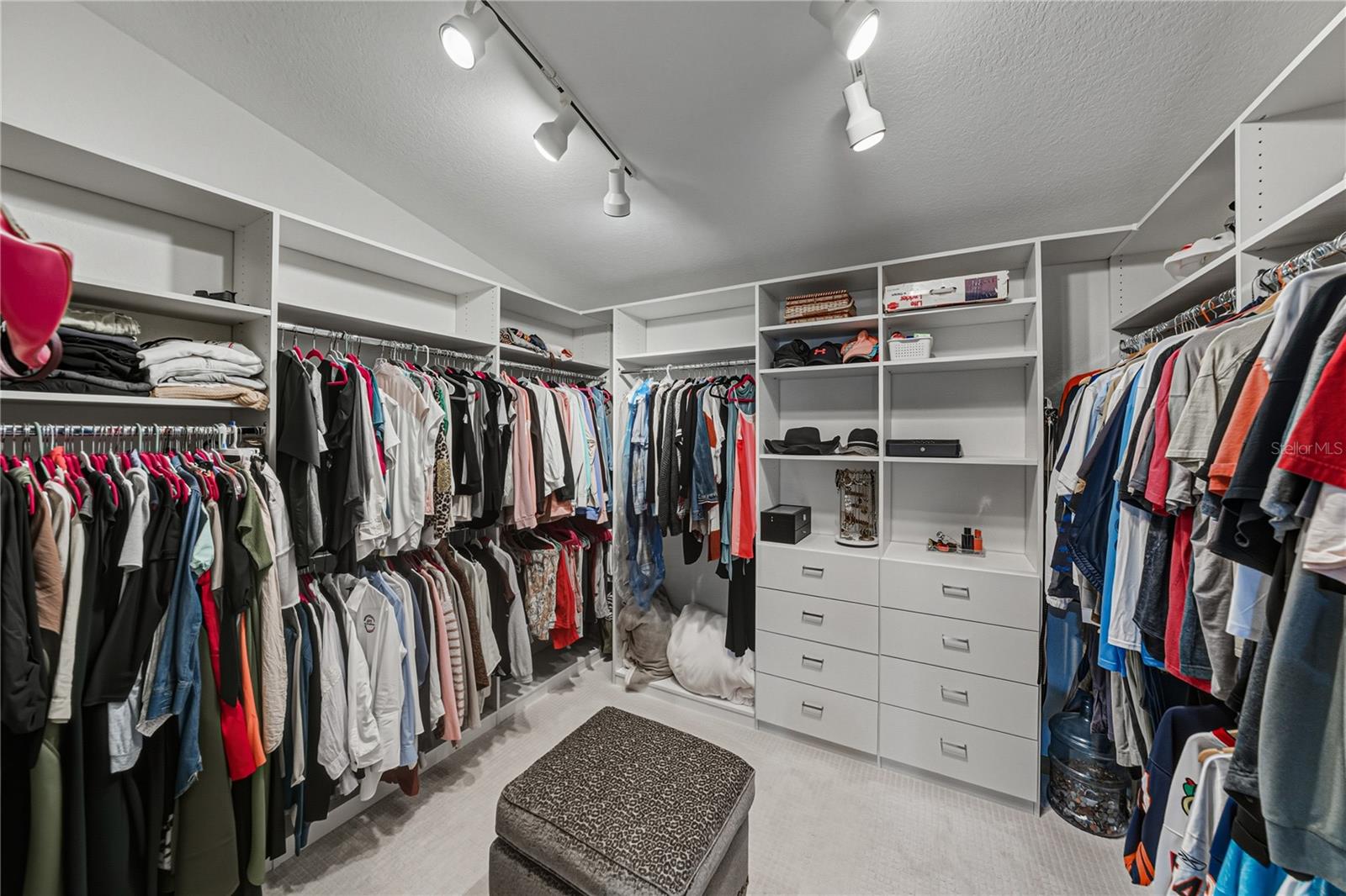 Listing photo id 57 for 723 Pinta Drive