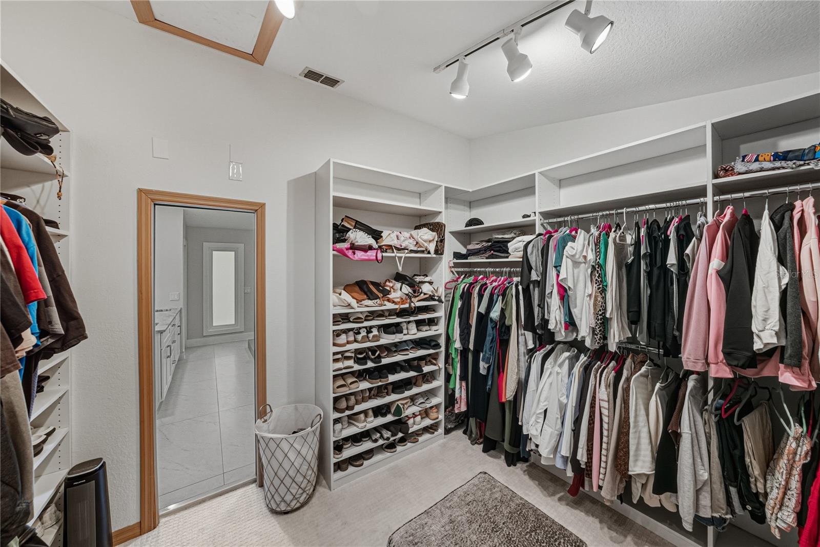 Listing photo id 58 for 723 Pinta Drive