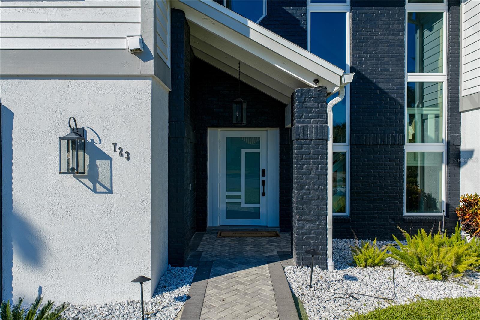 Listing photo id 5 for 723 Pinta Drive