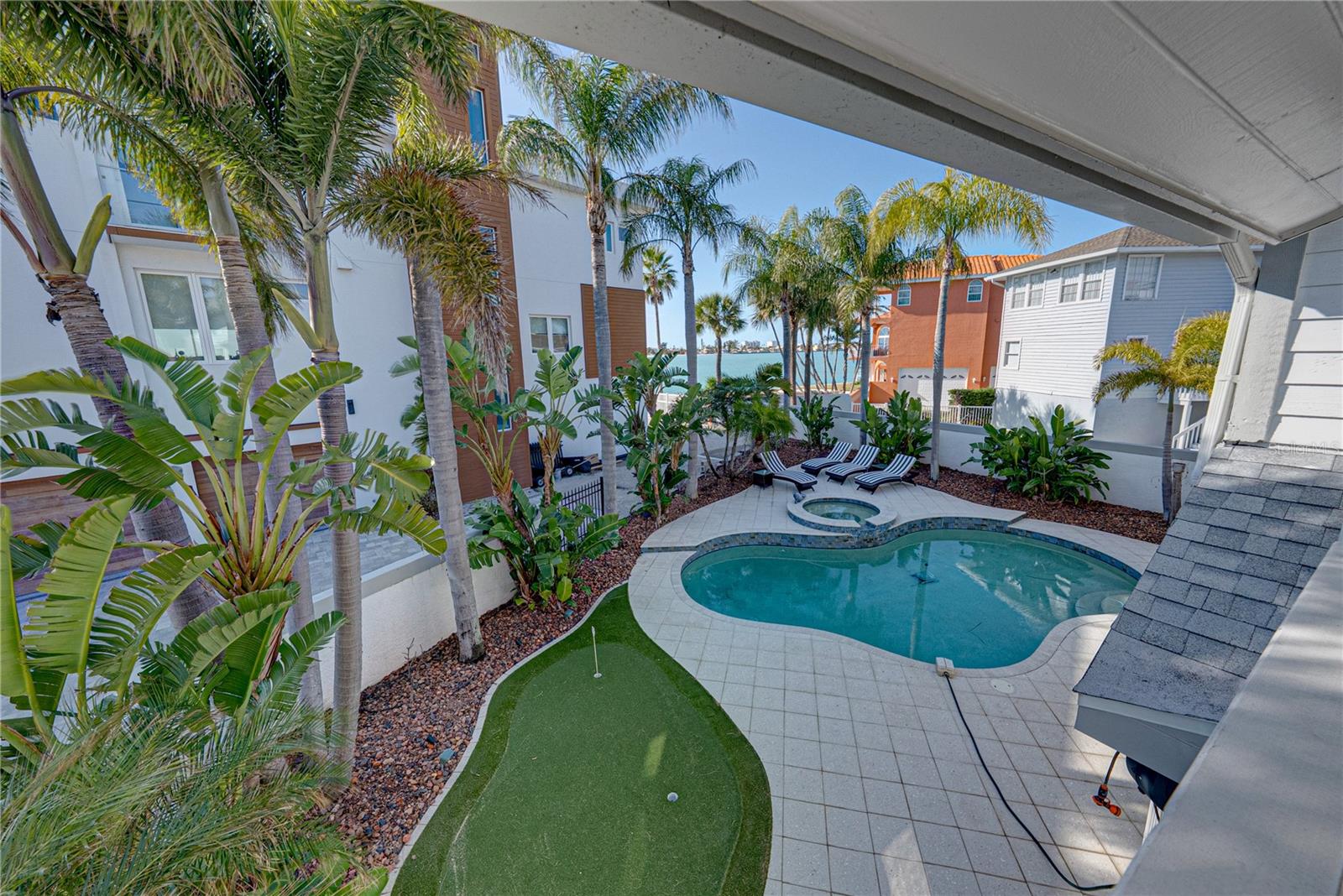 Listing photo id 73 for 723 Pinta Drive