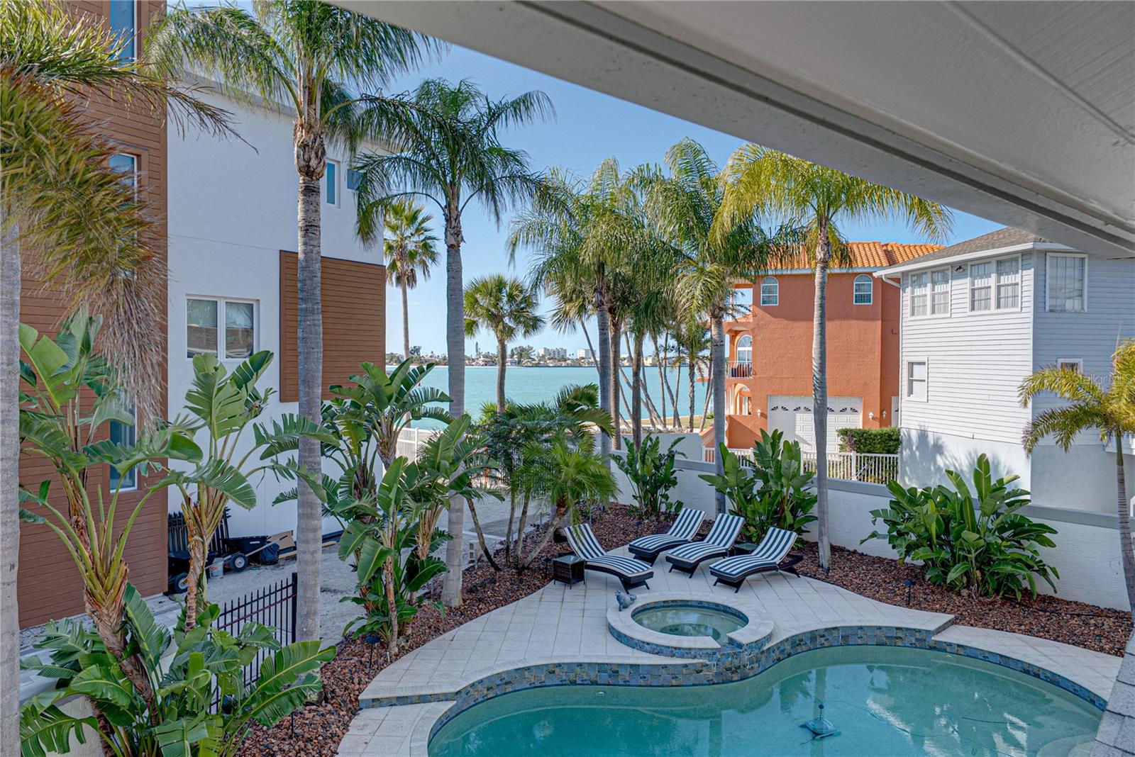 Listing photo id 74 for 723 Pinta Drive