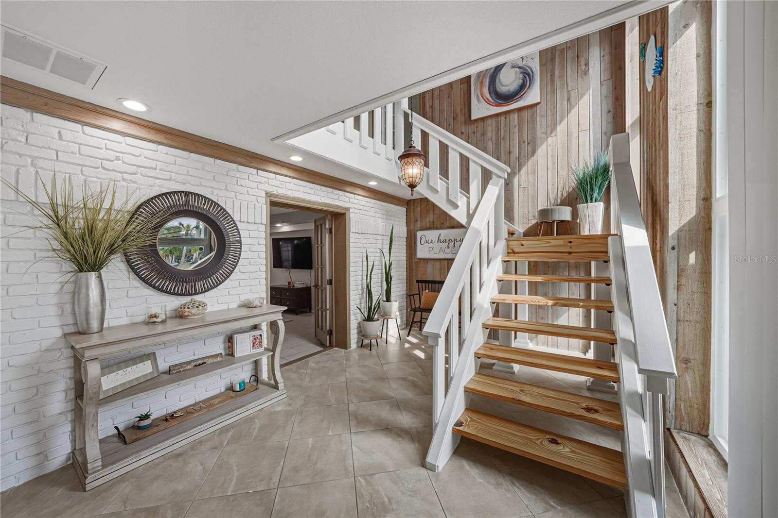 Listing photo id 75 for 723 Pinta Drive