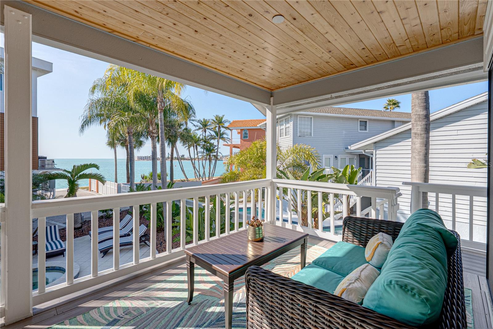 Listing photo id 6 for 723 Pinta Drive