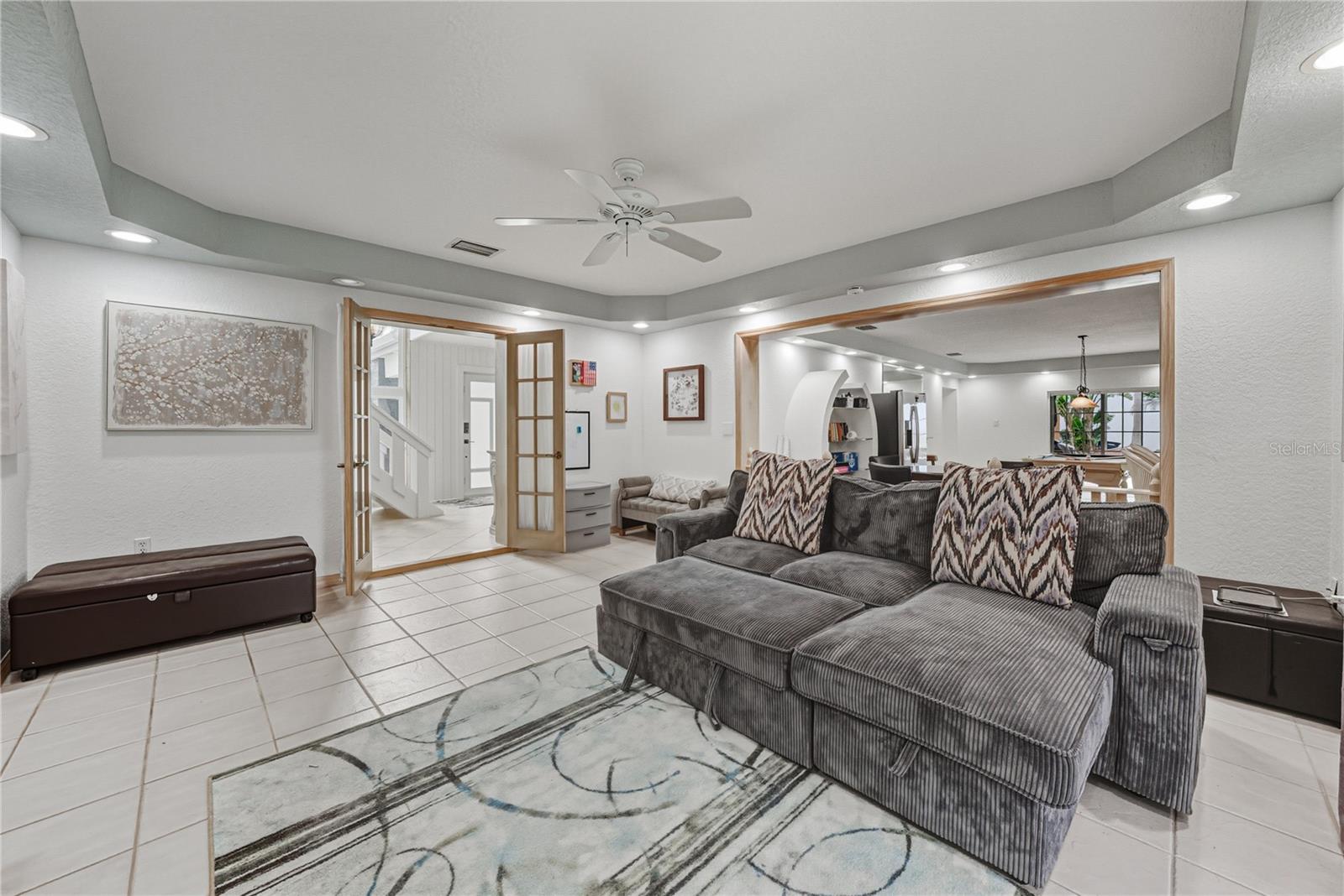 Listing photo id 79 for 723 Pinta Drive