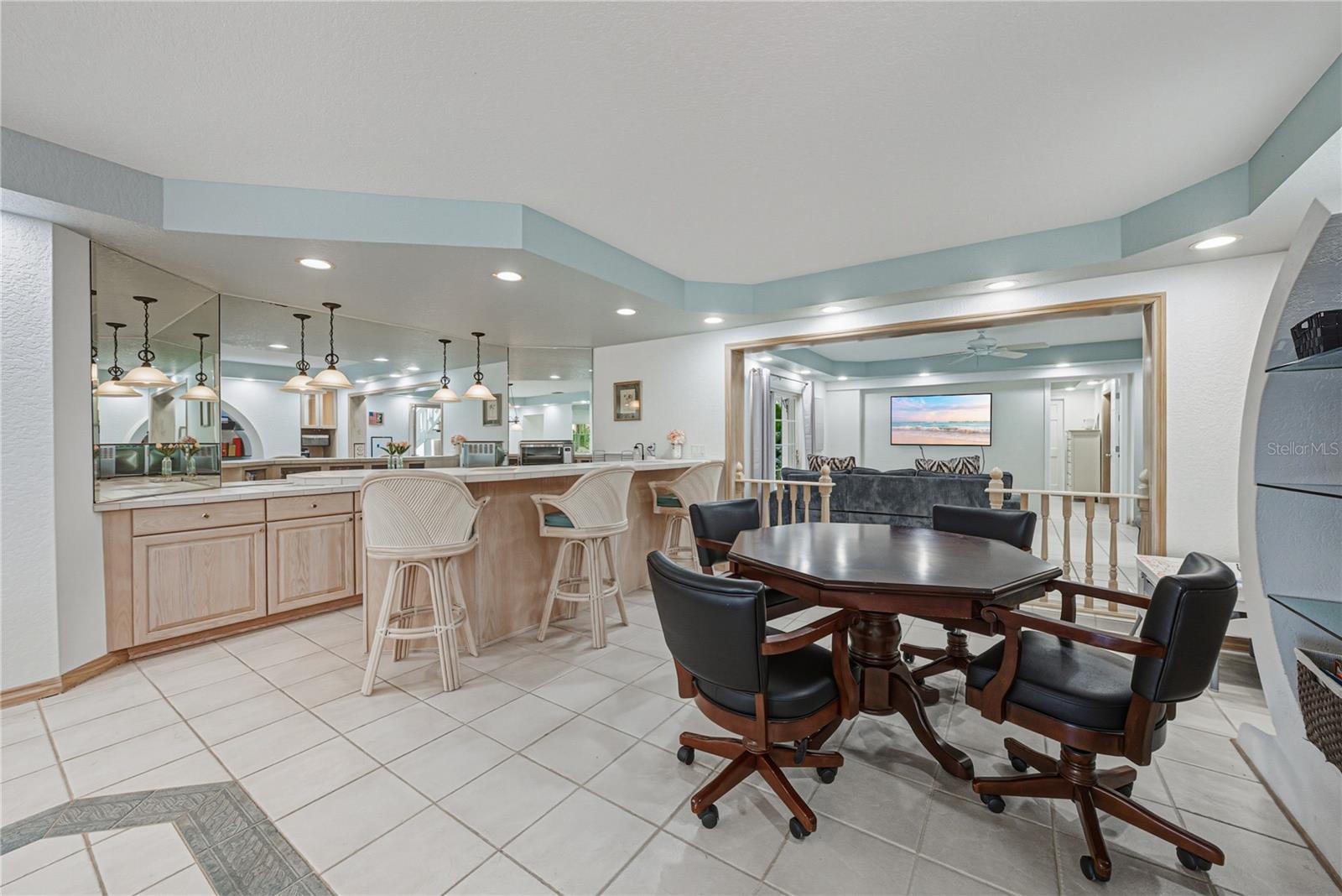 Listing photo id 80 for 723 Pinta Drive