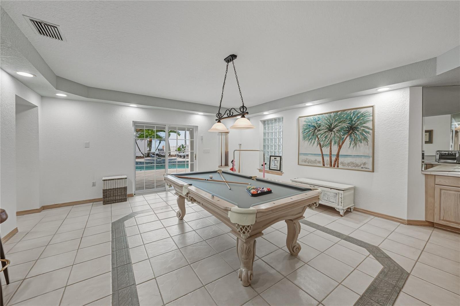 Listing photo id 82 for 723 Pinta Drive