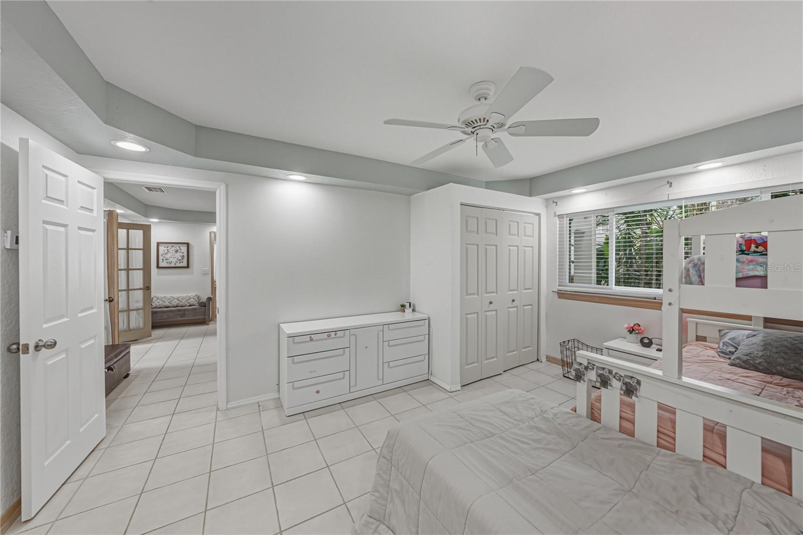 Listing photo id 86 for 723 Pinta Drive