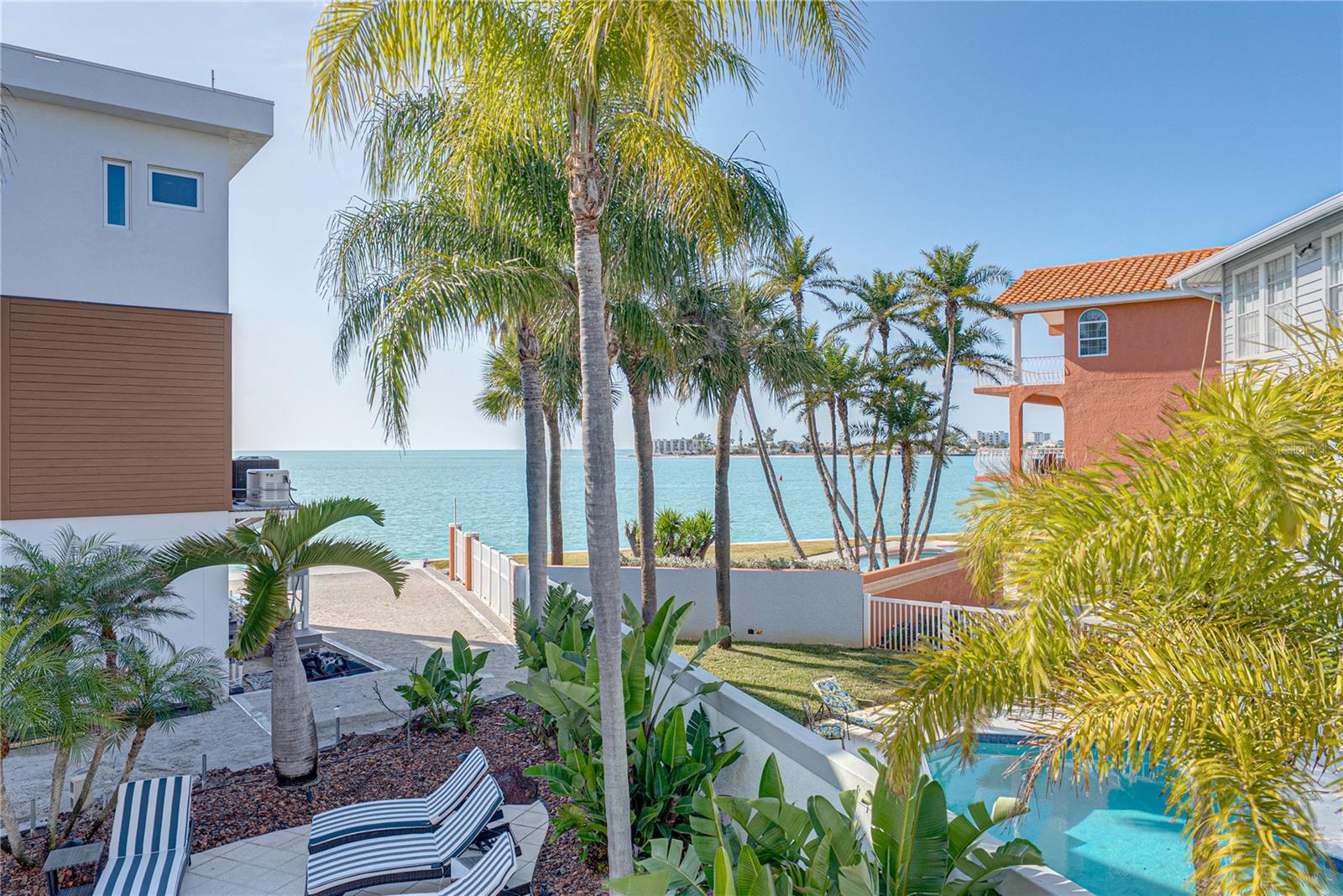 Listing photo id 7 for 723 Pinta Drive