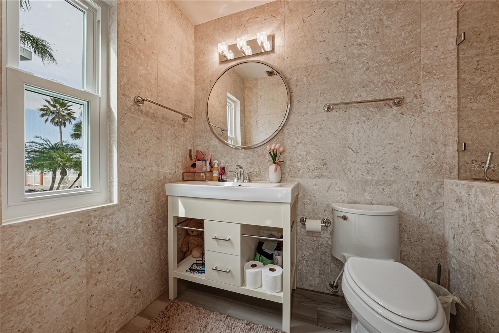 Listing photo id 88 for 723 Pinta Drive