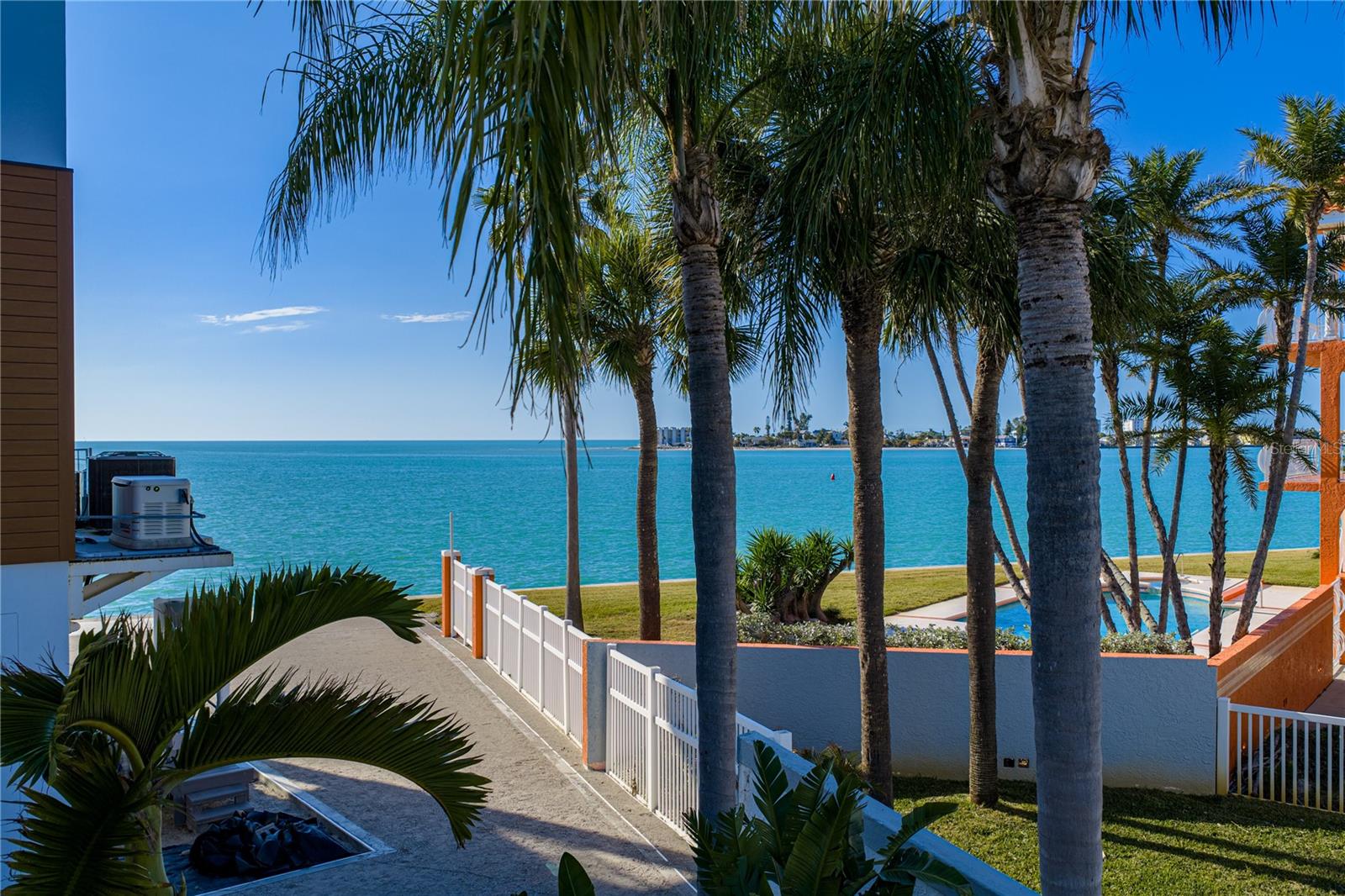 Listing photo id 95 for 723 Pinta Drive