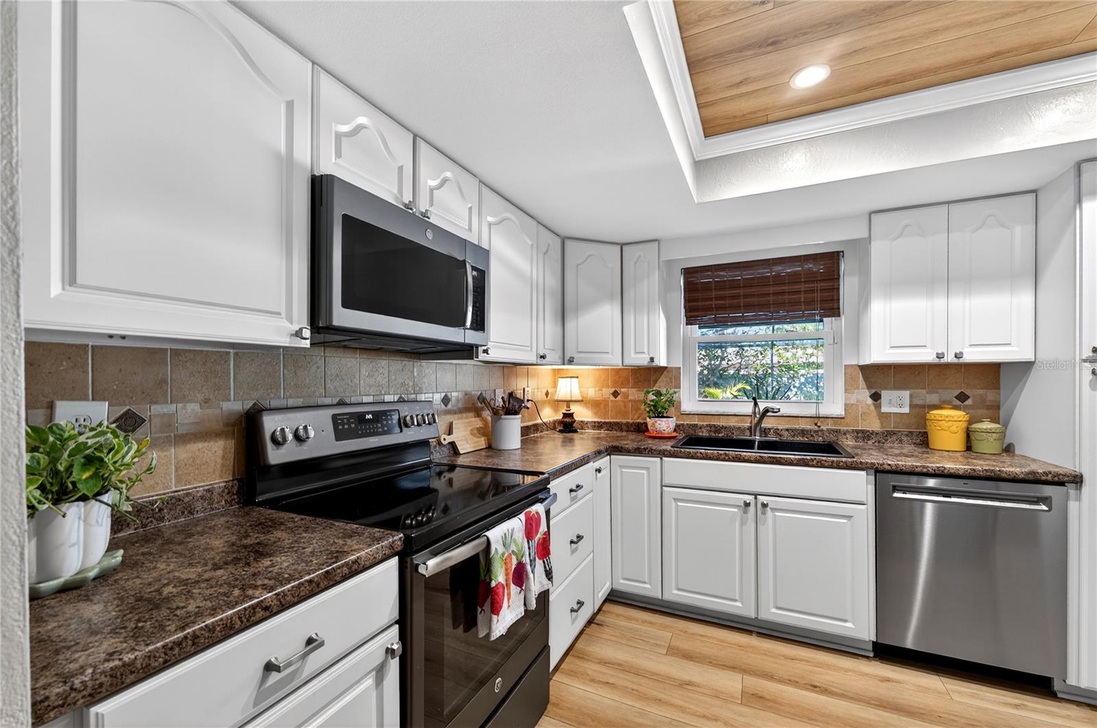 Image 11 of 45 For 13961 86th Avenue