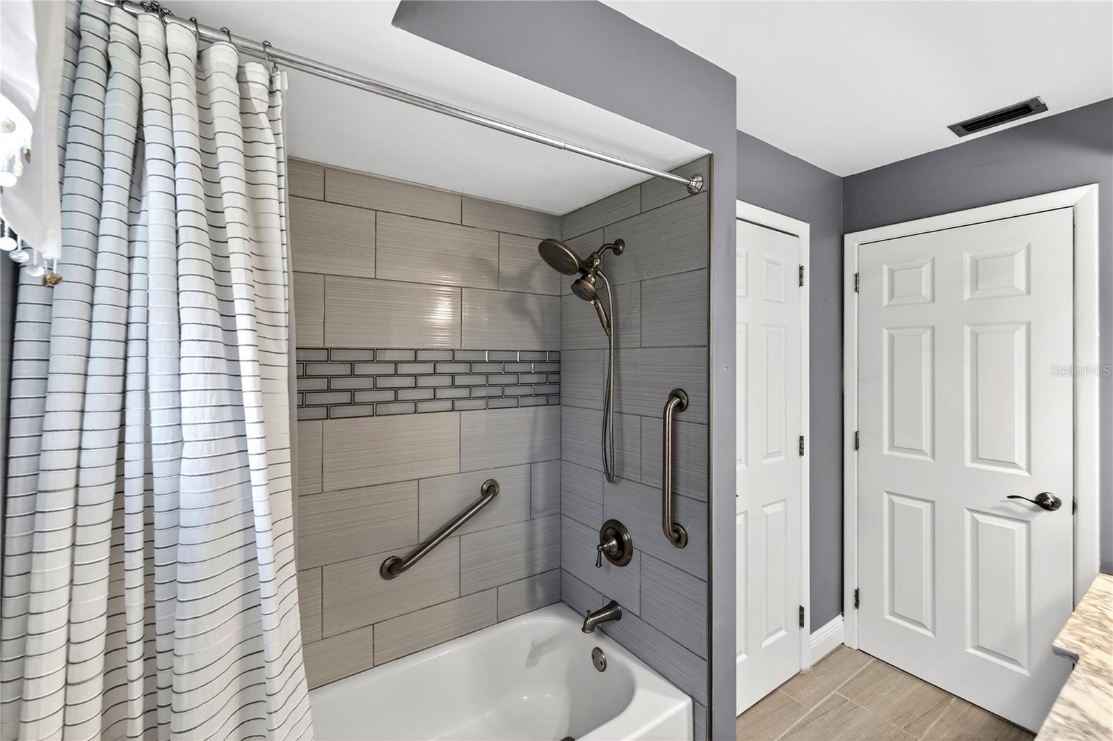 Image 27 of 45 For 13961 86th Avenue