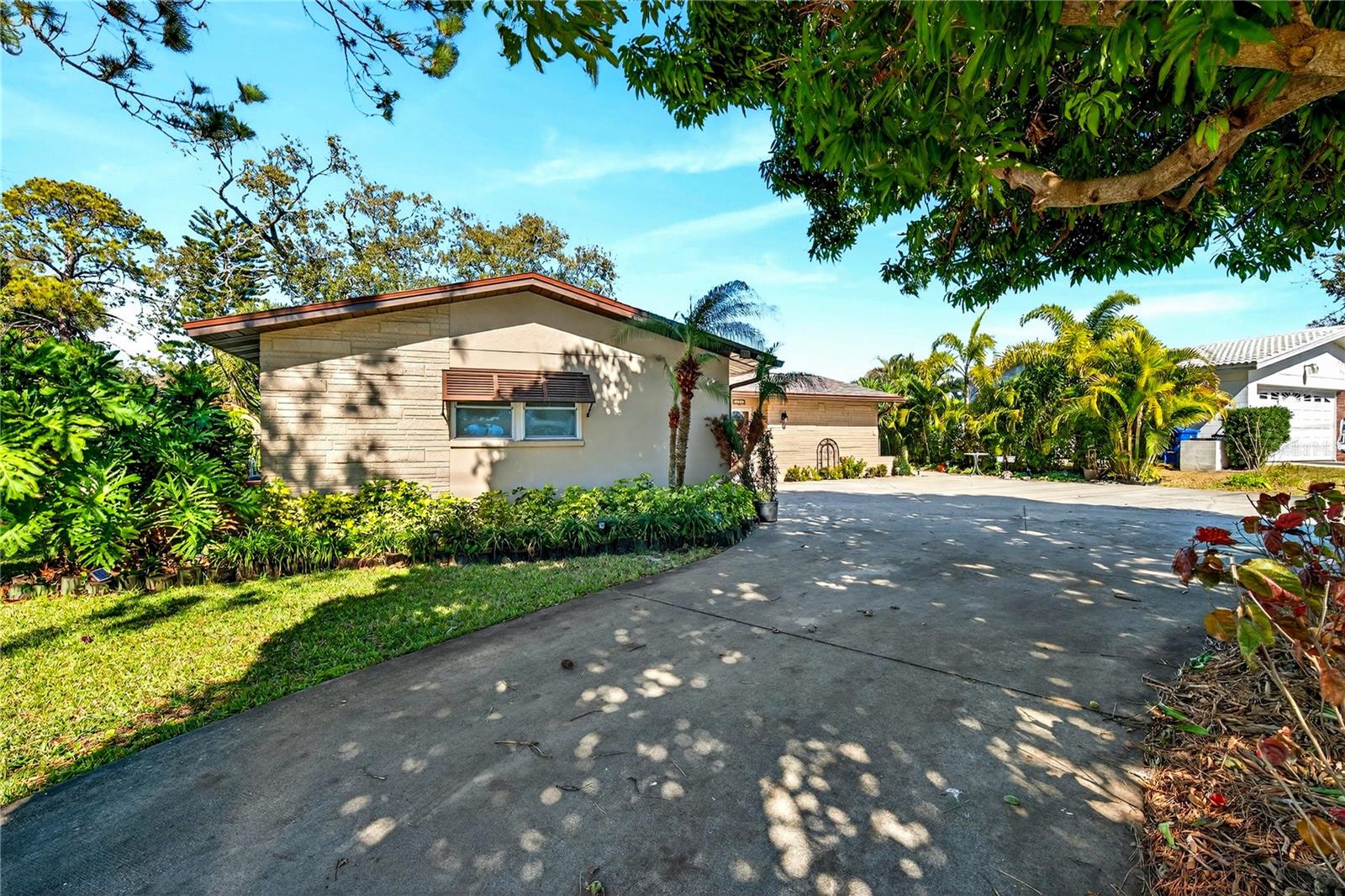 Image 3 of 45 For 13961 86th Avenue