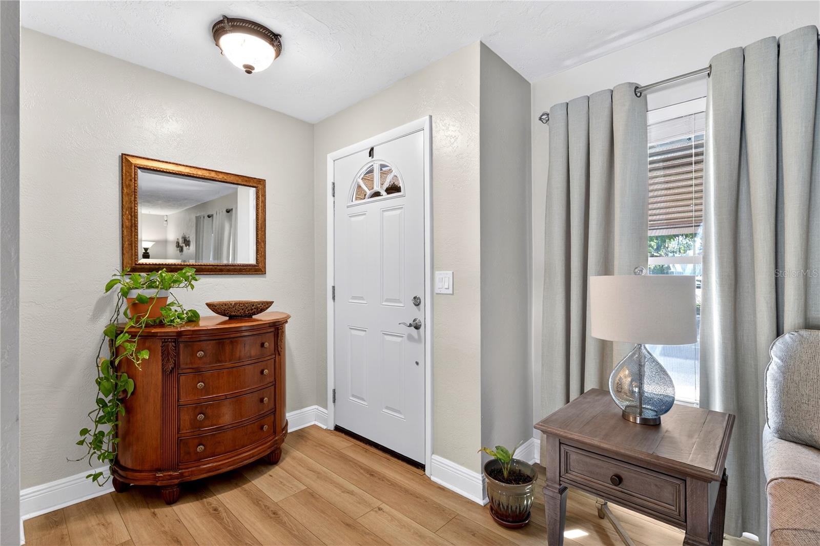 Image 4 of 45 For 13961 86th Avenue