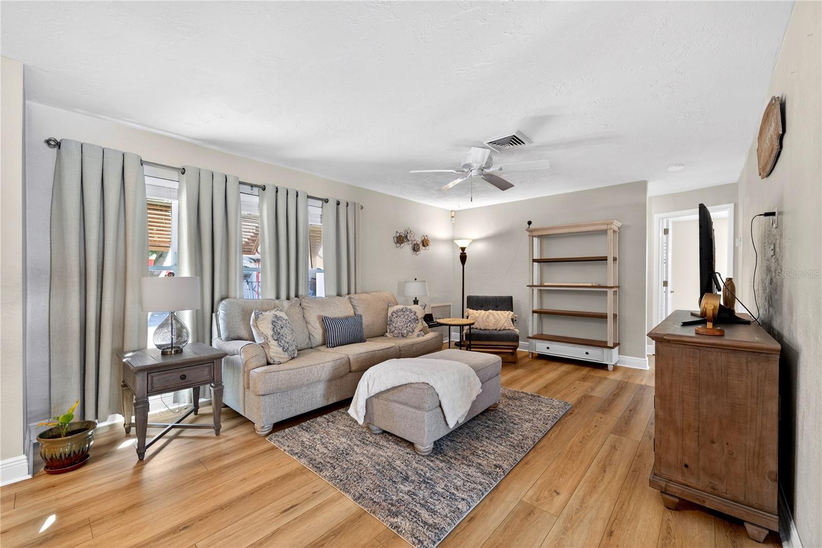 Image 6 of 45 For 13961 86th Avenue