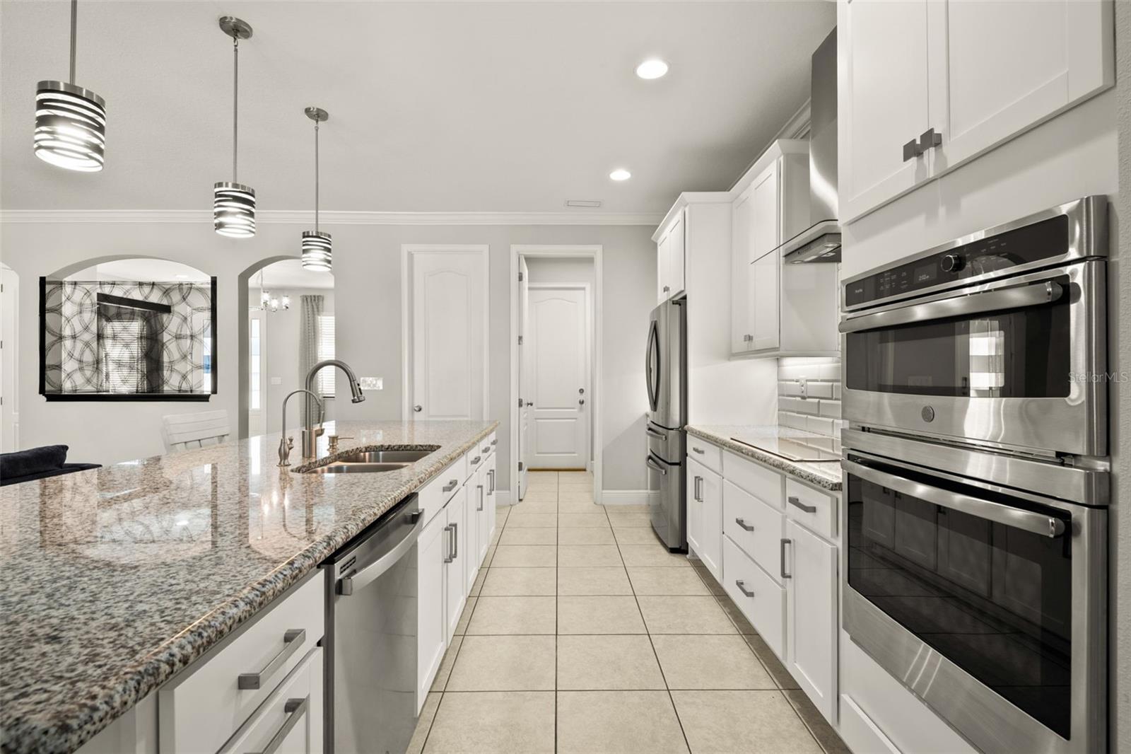 Listing photo id 15 for 3920 Teaberry Lane