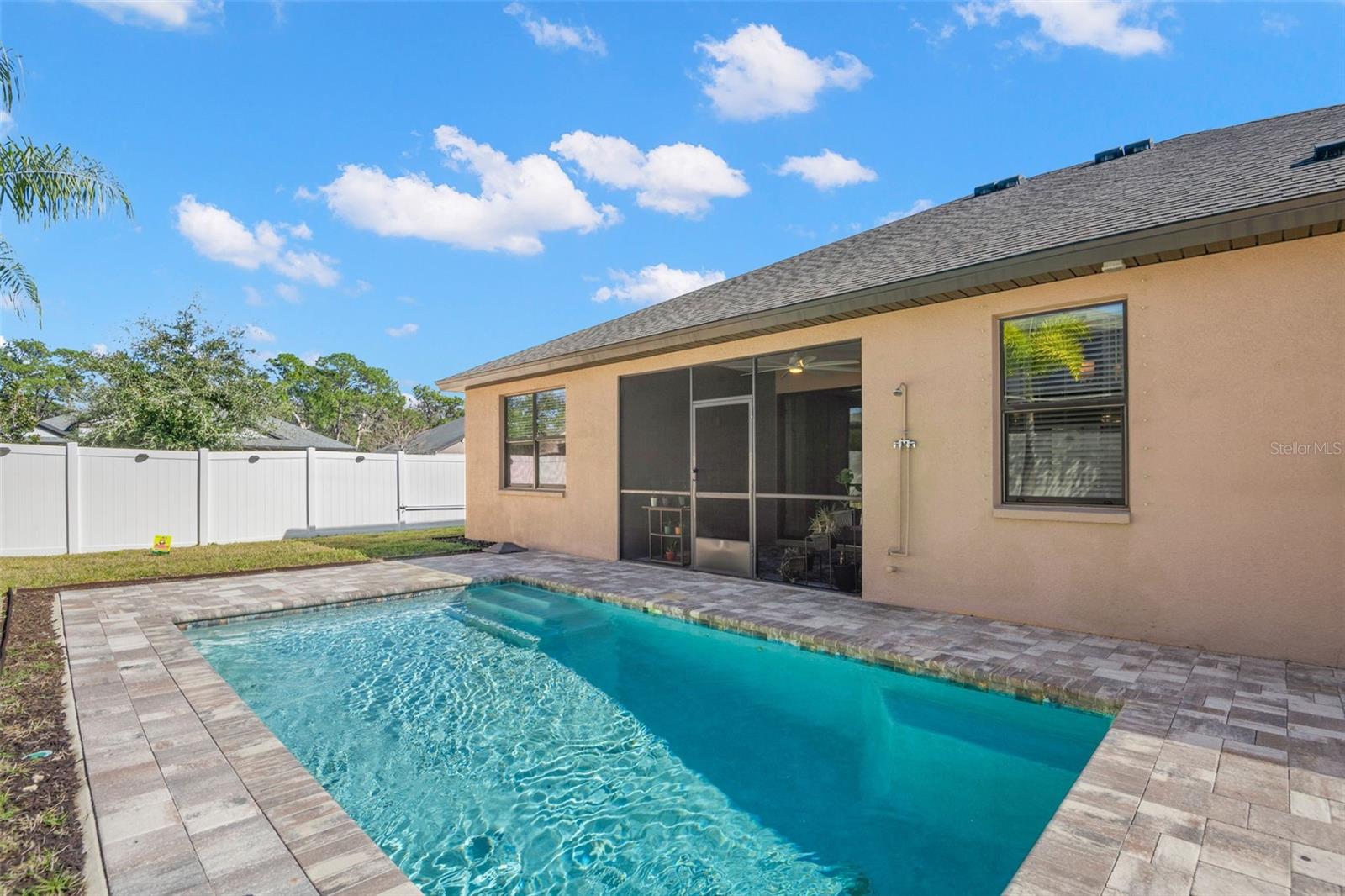 Listing photo id 22 for 3920 Teaberry Lane