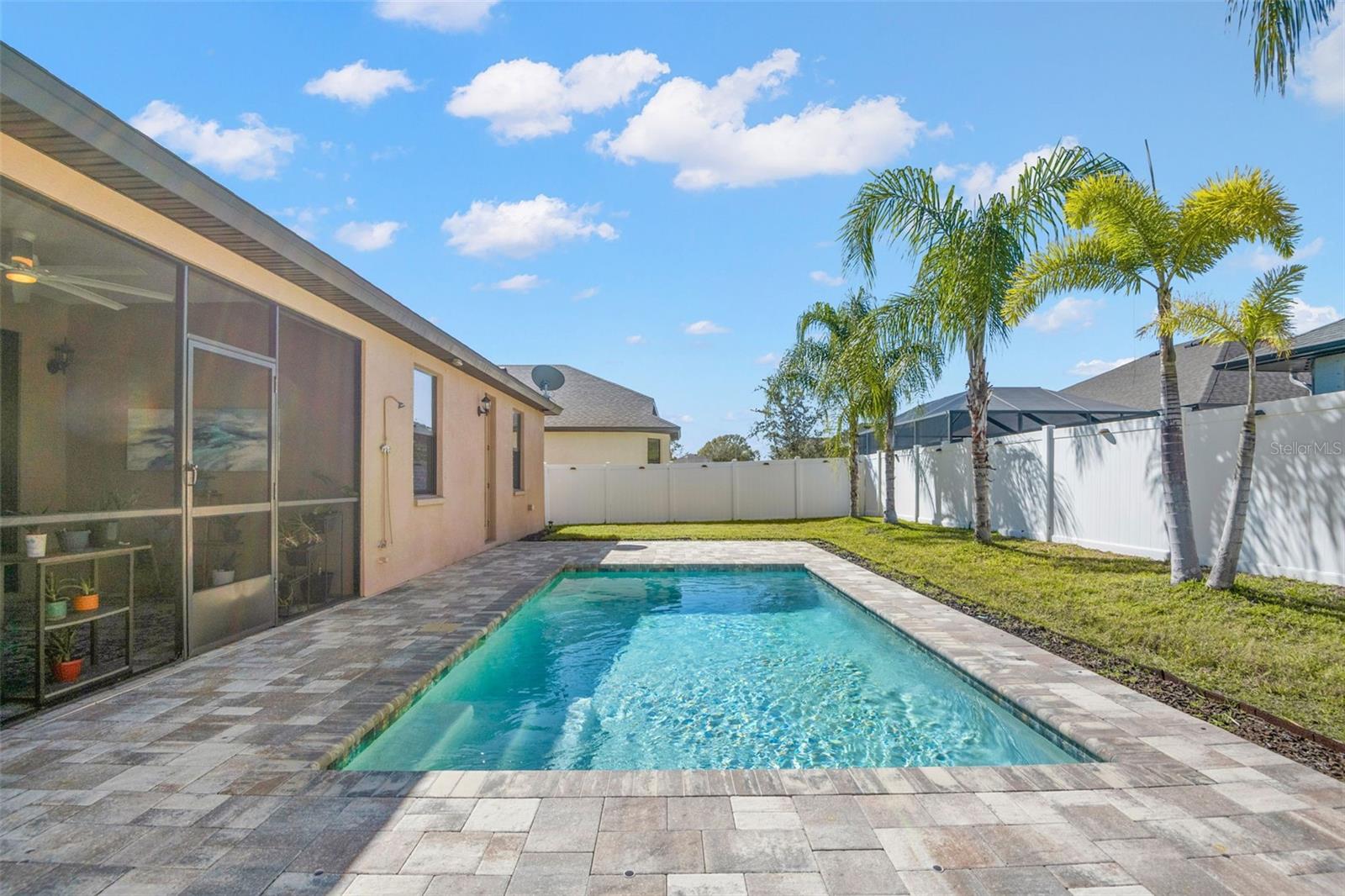 Listing photo id 24 for 3920 Teaberry Lane