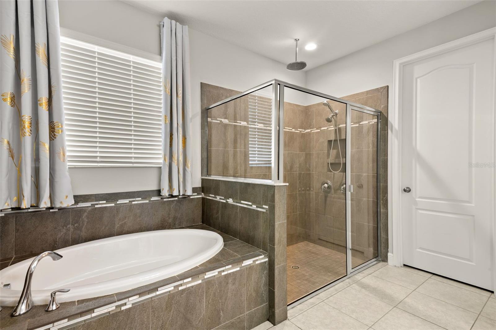 Listing photo id 30 for 3920 Teaberry Lane