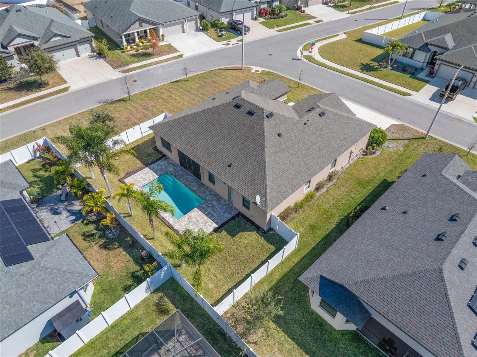 Listing photo id 45 for 3920 Teaberry Lane