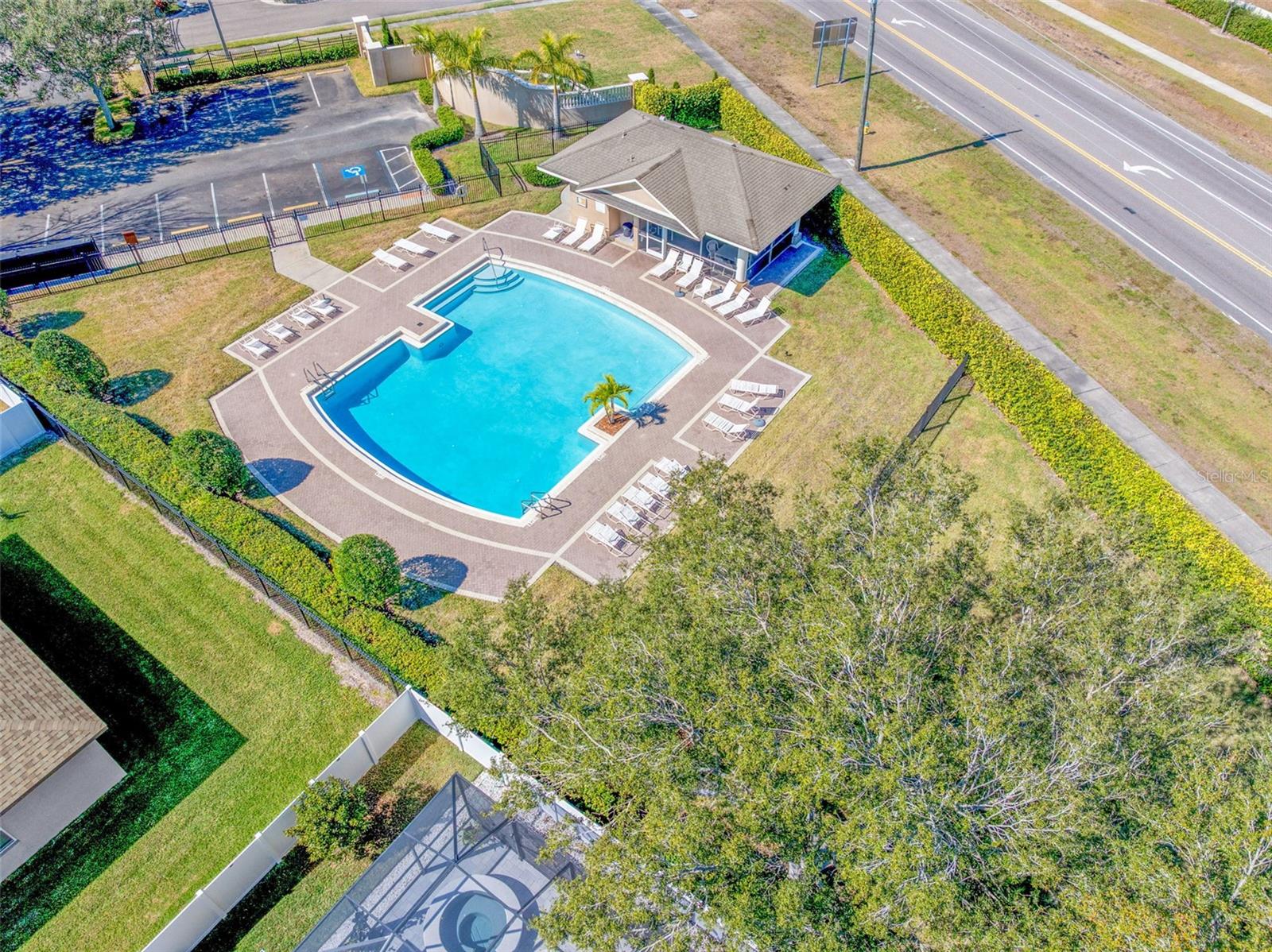 Listing photo id 55 for 3920 Teaberry Lane