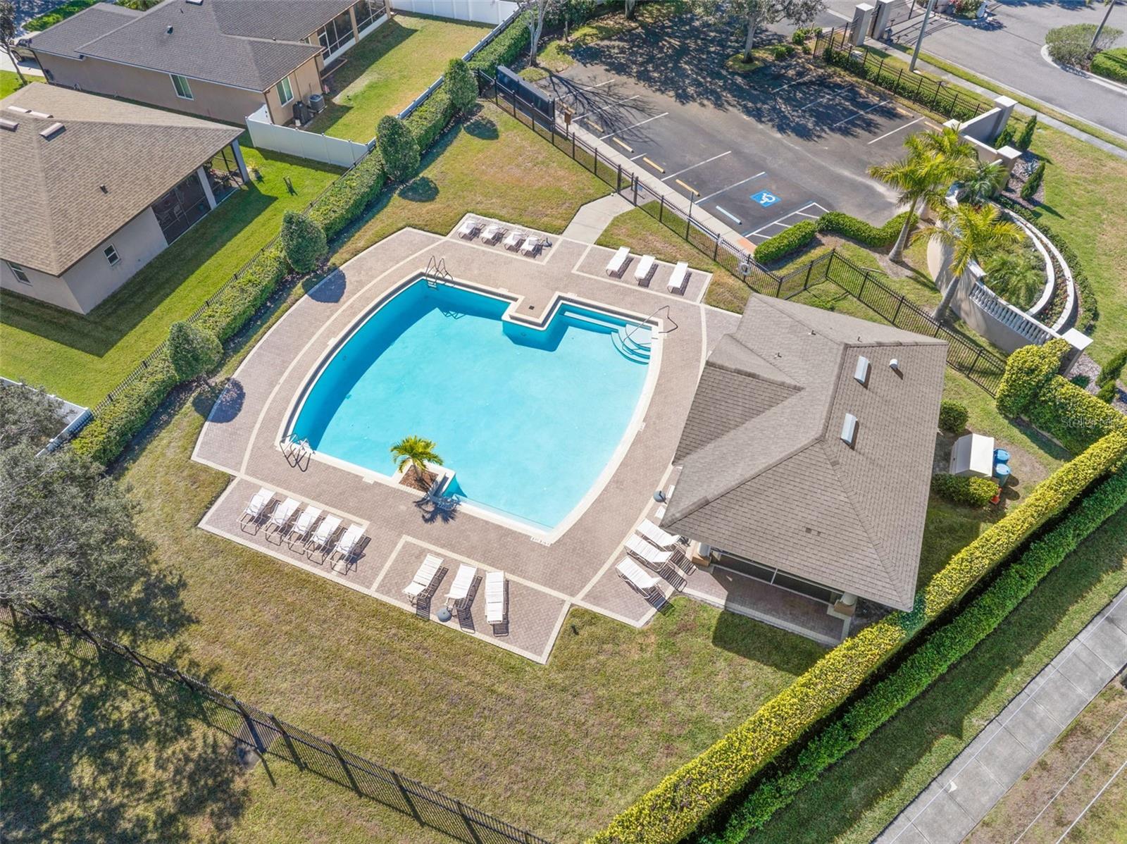 Listing photo id 56 for 3920 Teaberry Lane