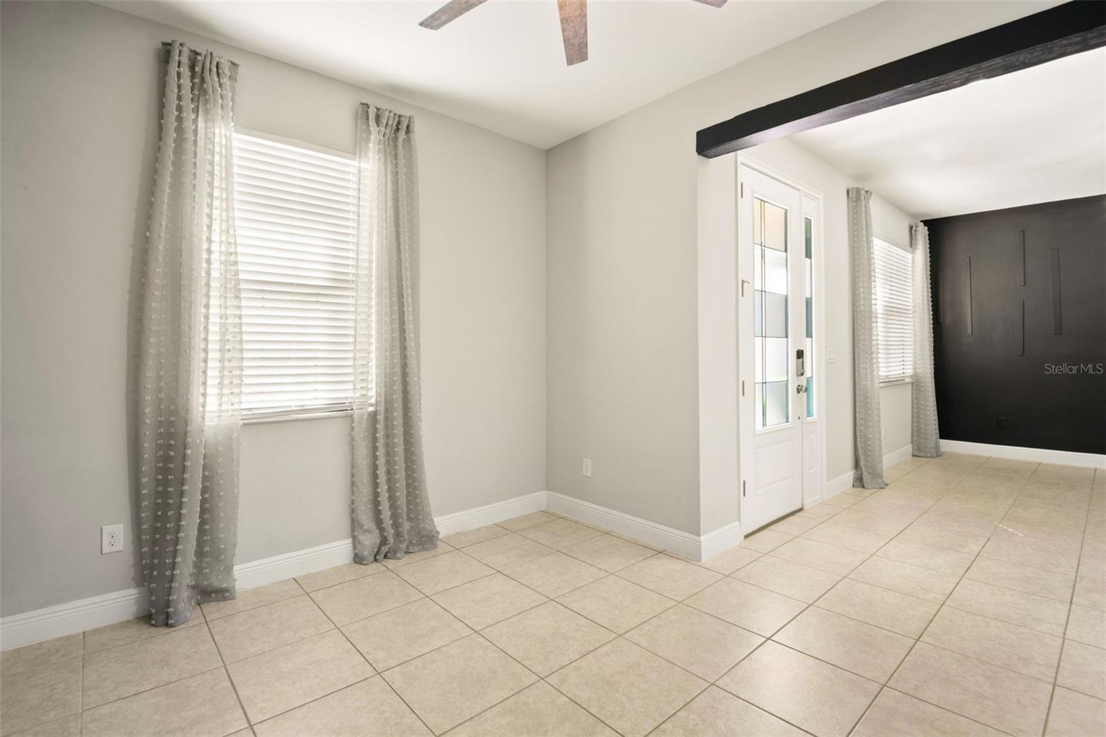 Listing photo id 5 for 3920 Teaberry Lane