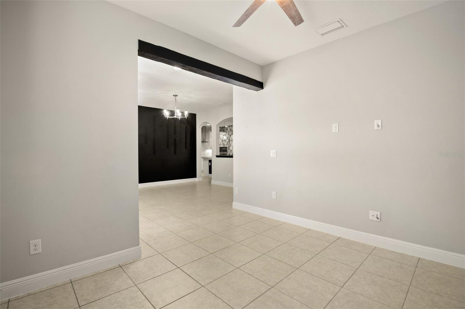 Listing photo id 6 for 3920 Teaberry Lane