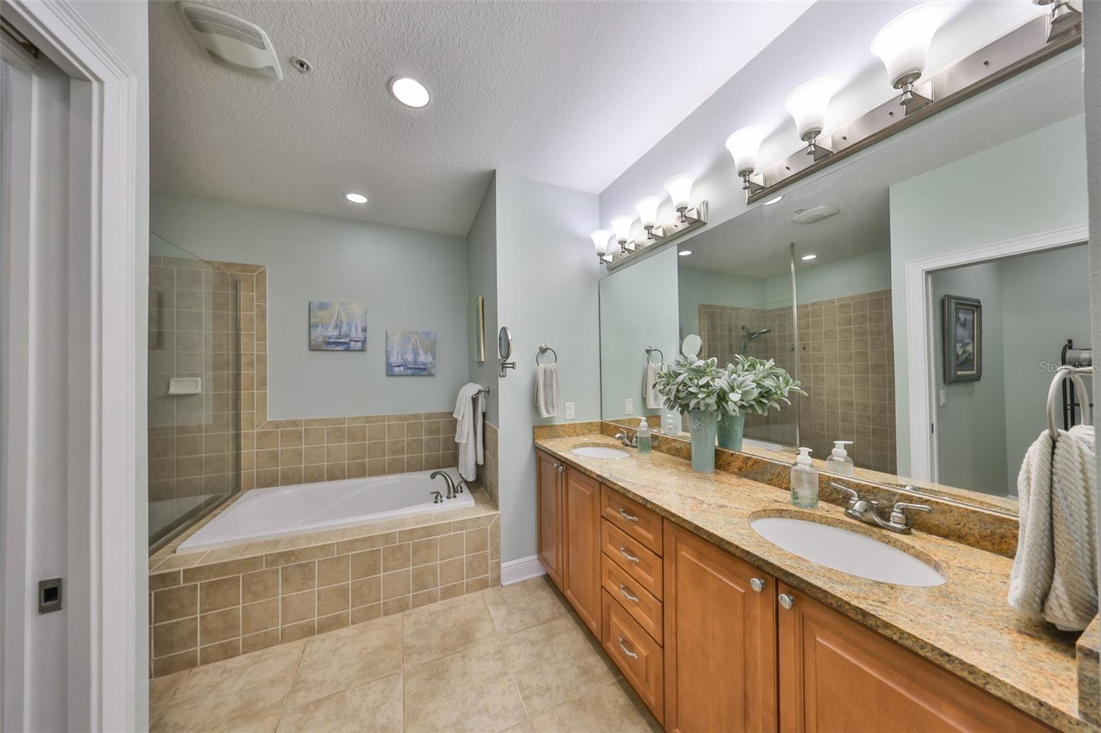 Image 18 of 39 For 1030 Bellasol Way 302