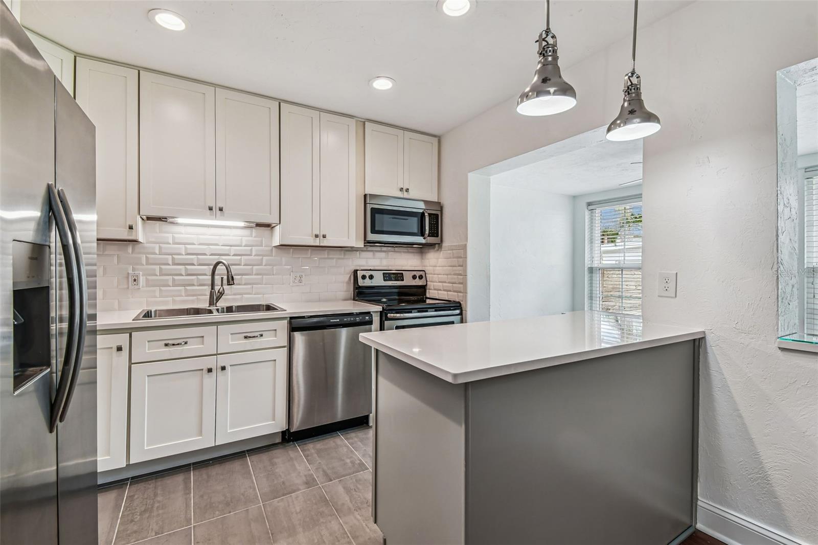 Image 13 of 34 For 275 Mateo Way Ne