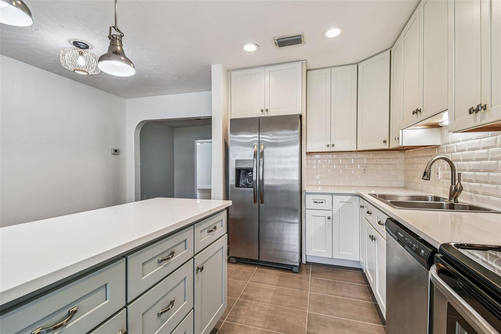 Image 17 of 34 For 275 Mateo Way Ne