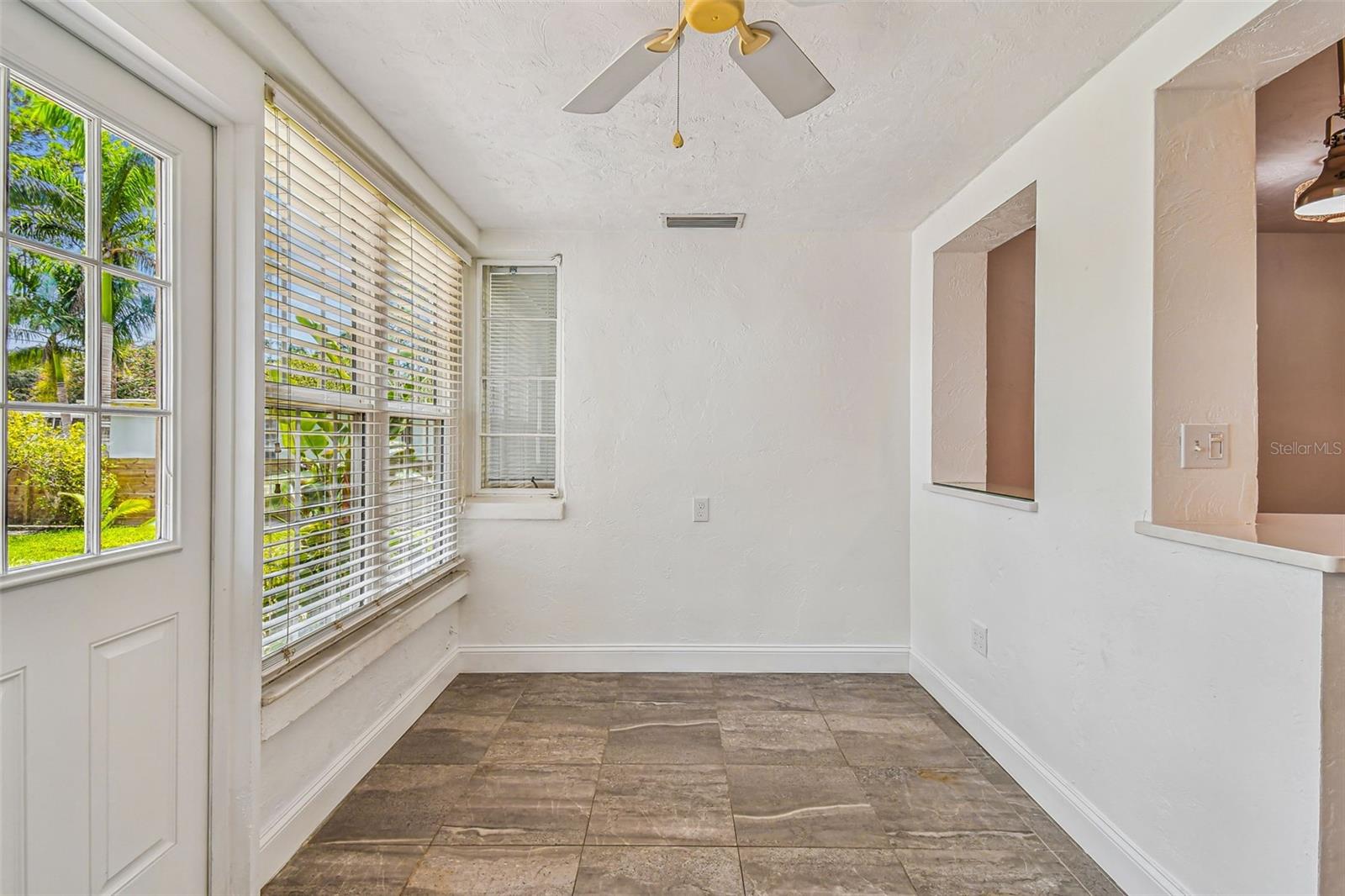 Image 19 of 34 For 275 Mateo Way Ne