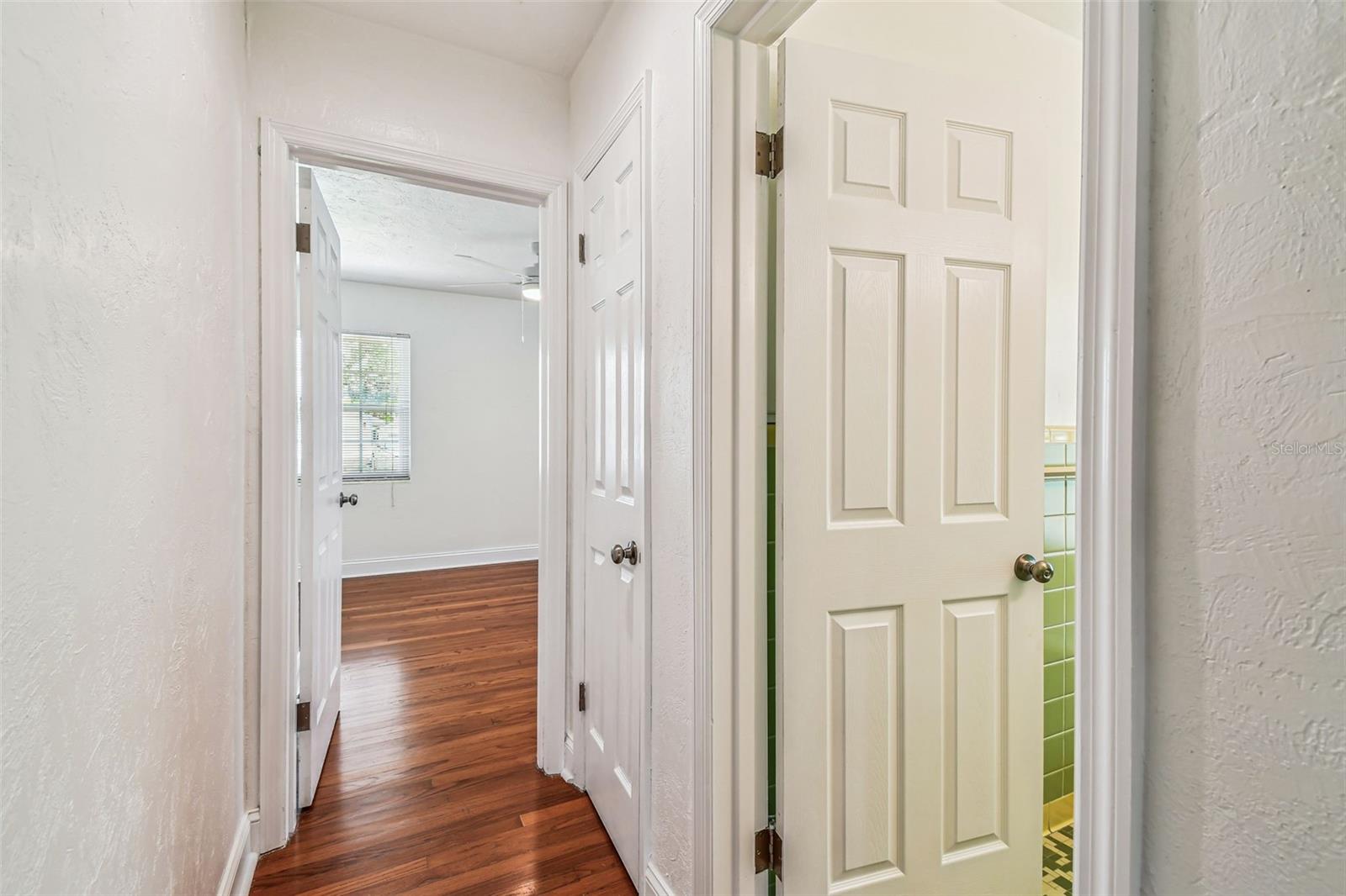 Image 21 of 34 For 275 Mateo Way Ne