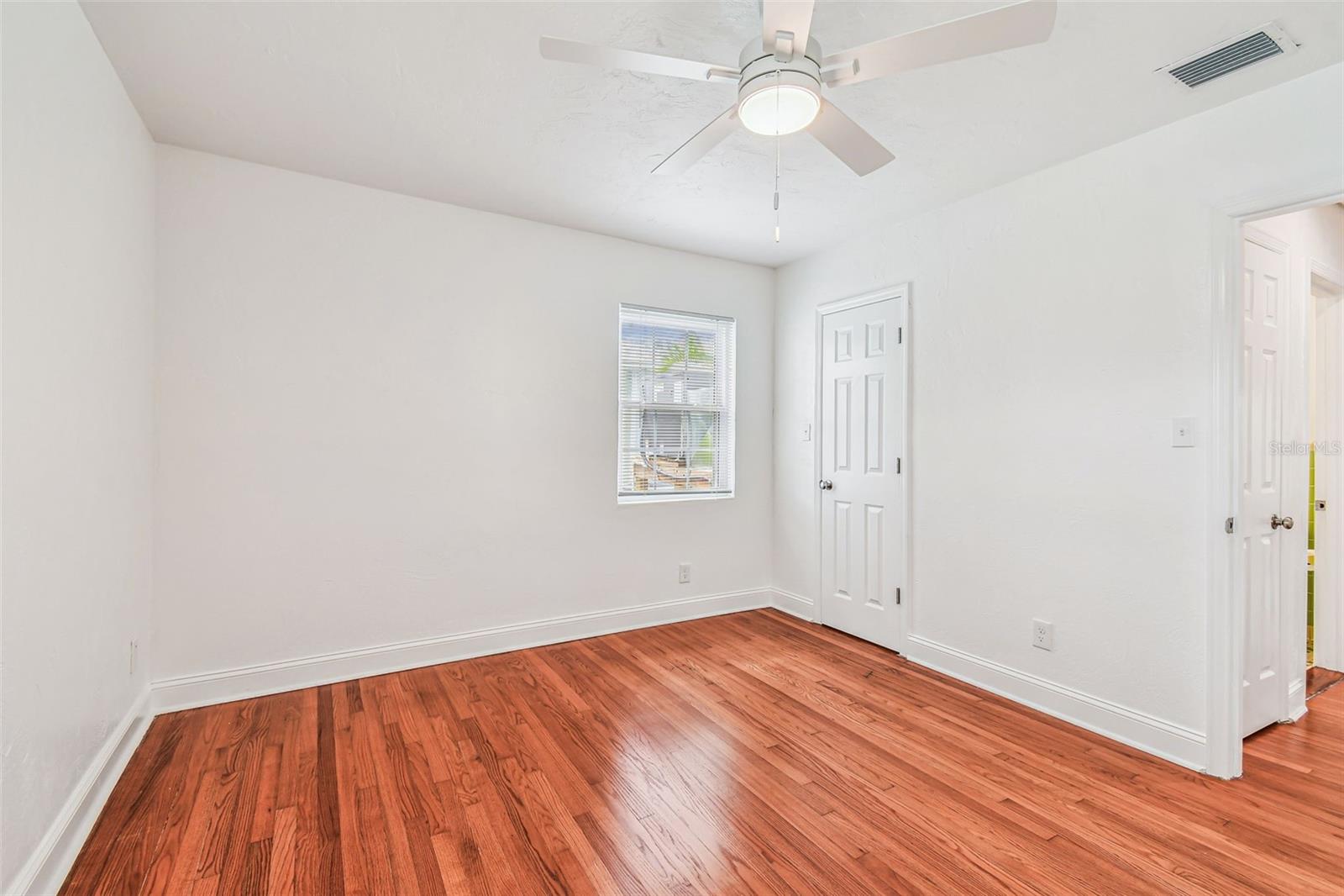 Image 26 of 34 For 275 Mateo Way Ne