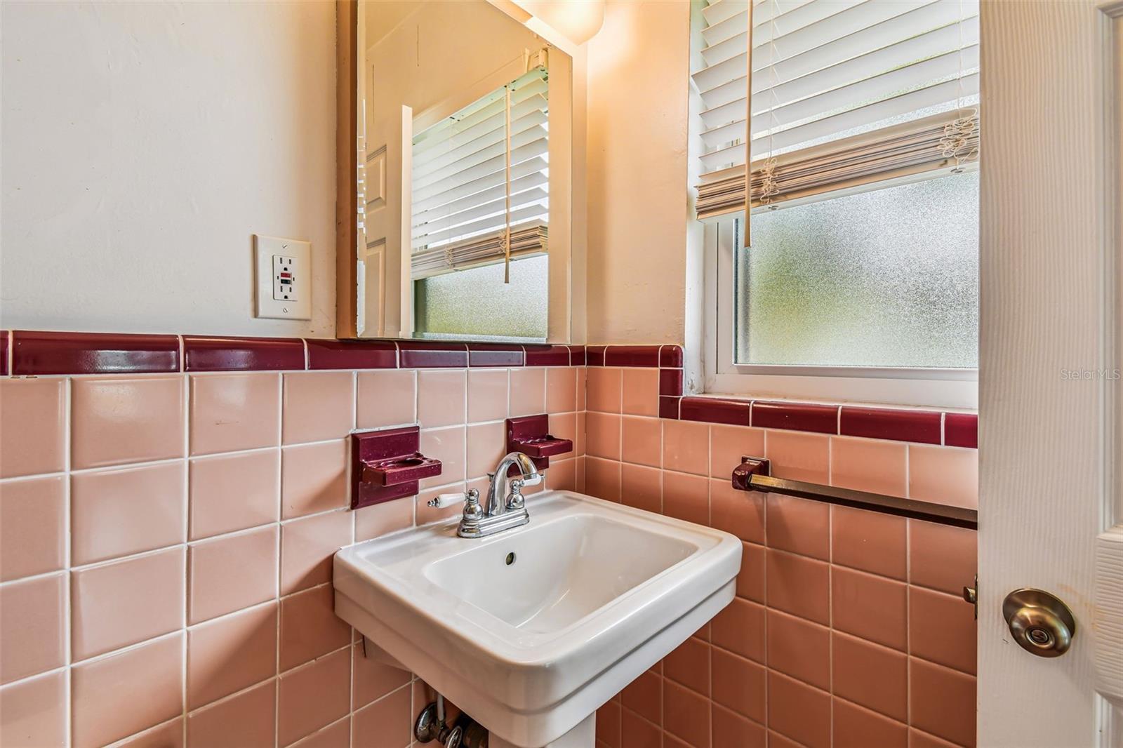 Image 30 of 34 For 275 Mateo Way Ne