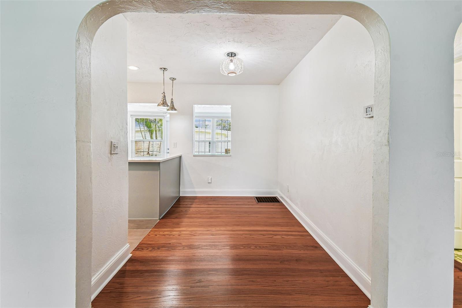 Image 9 of 34 For 275 Mateo Way Ne