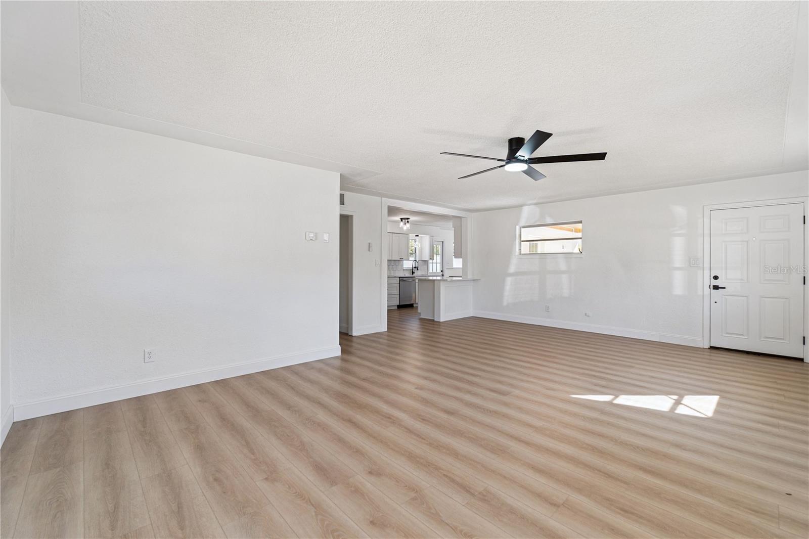 Image 11 of 37 For 3303 W Leila Ave